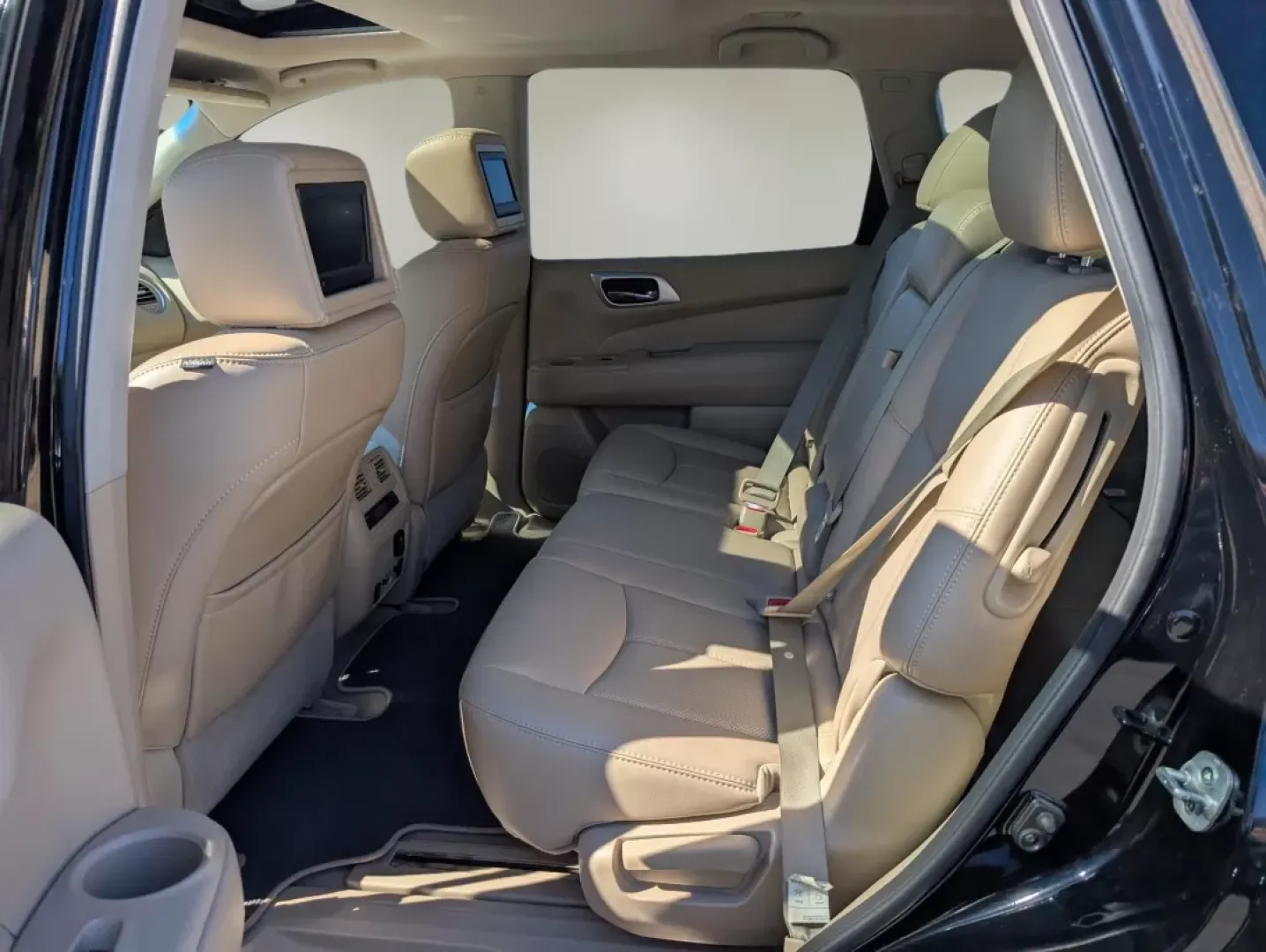 2014 /Almond Nissan Pathfinder Platinum (5N1AR2MM1EC) with an Other engine, located at 7000 Northlake Connector, Columbus, GA, 31904, (706) 987-8085, 32.524975, -84.978134 - **Explore the Open Road with the 2014 Nissan Pathfinder Platinum** <br /> <br /> Are you ready for your next family adventure or weekend getaway? The 2014 Nissan Pathfinder Platinum is designed to elevate your driving experience with its spacious interior and advanced features, making it the perfec - Photo#10