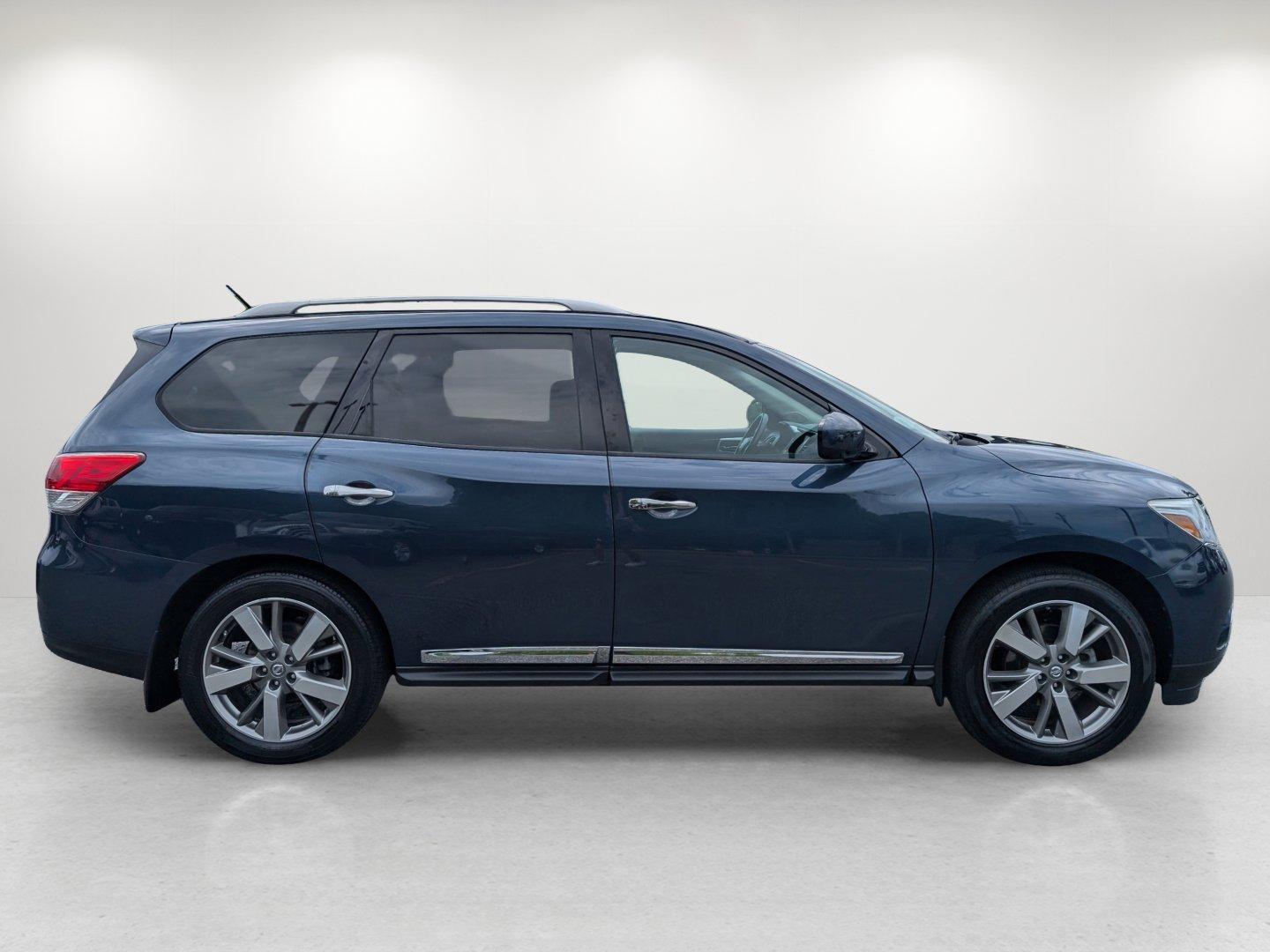 2014 /Charcoal Nissan Pathfinder Platinum (5N1AR2MN7EC) with an Regular Unleaded V-6 3.5 L/213 engine, 1-Speed CVT w/OD transmission, located at 3959 U.S. 80 W, Phenix City, AL, 36870, (334) 297-4885, 32.469296, -85.135185 - 2014 Nissan Pathfinder Platinum - Photo#3
