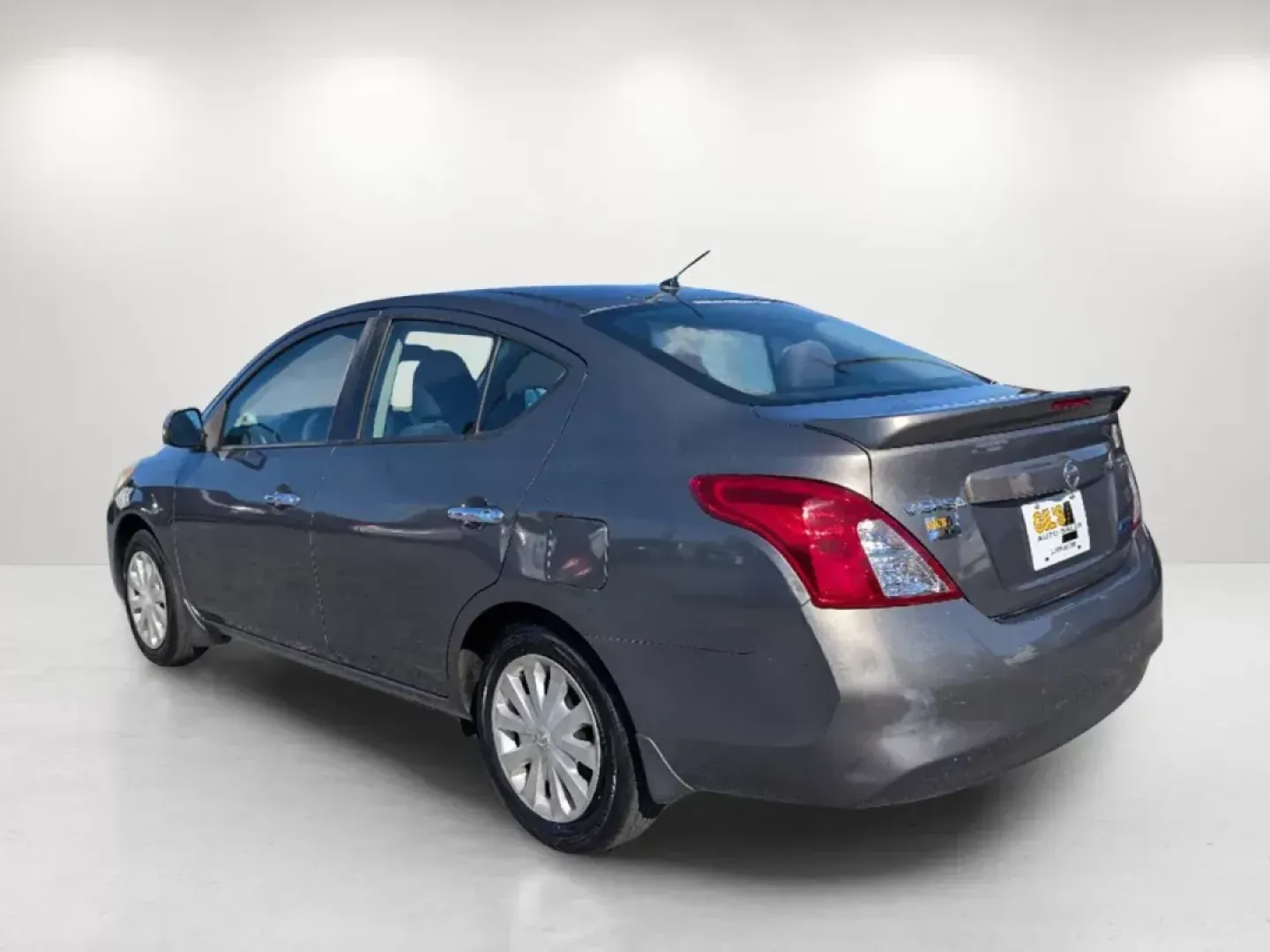 2014 /Charcoal Nissan Versa SV (3N1CN7AP9EL) with an Regular Unleaded I-4 1.6 L/98 engine, 1-Speed CVT w/OD transmission, located at 5115 14th Ave., Columbus, GA, 31904, (706) 323-0345, 32.511494, -84.971046 - 2014 Nissan Versa SV - Photo#6