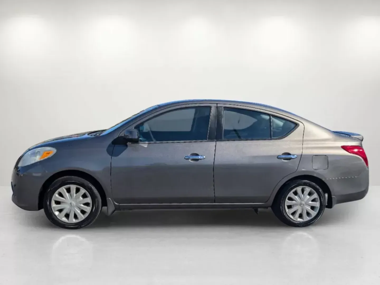 2014 /Charcoal Nissan Versa SV (3N1CN7AP9EL) with an Regular Unleaded I-4 1.6 L/98 engine, 1-Speed CVT w/OD transmission, located at 5115 14th Ave., Columbus, GA, 31904, (706) 323-0345, 32.511494, -84.971046 - 2014 Nissan Versa SV - Photo#7