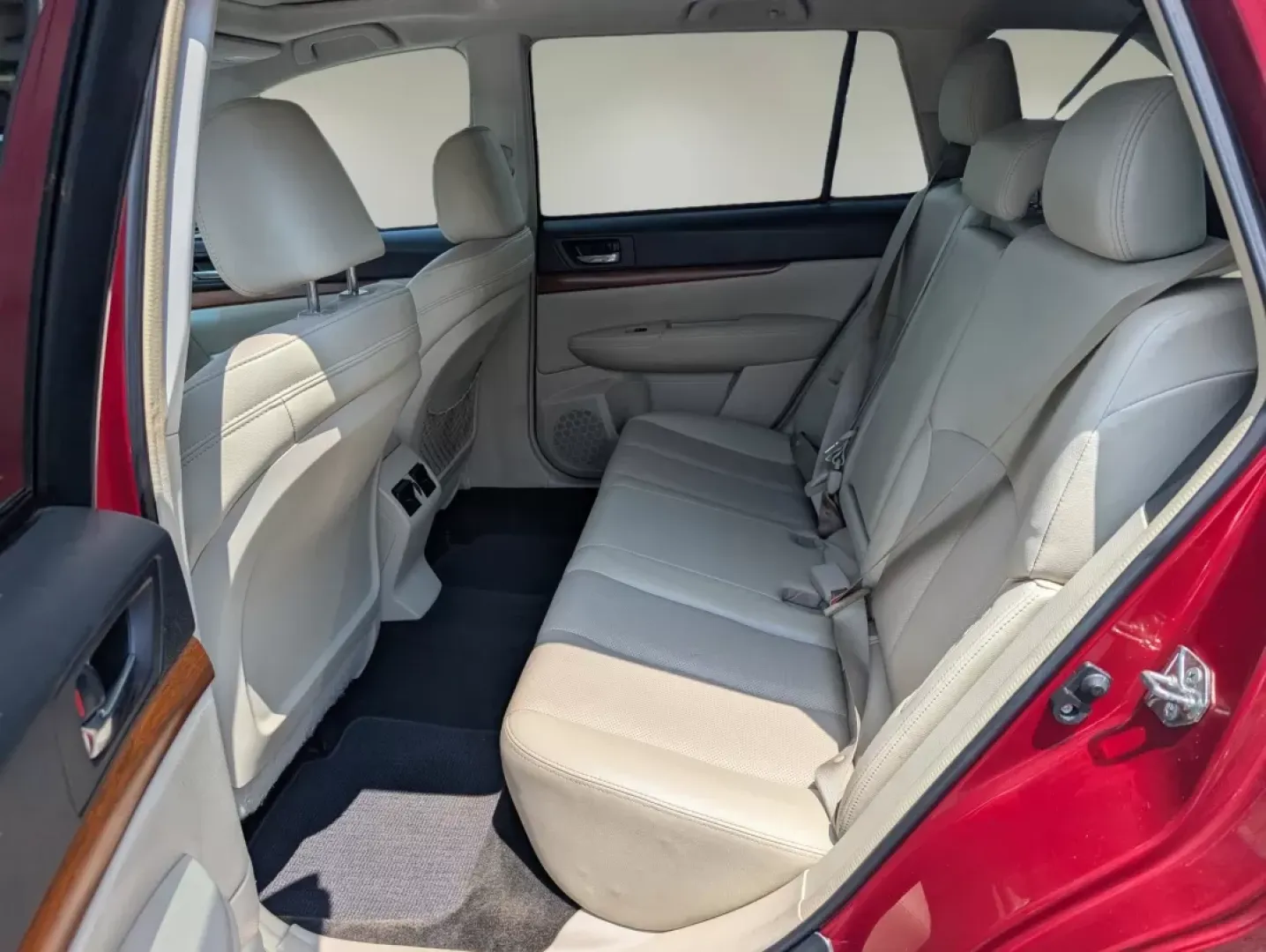 2014 /Warm Ivory Subaru Outback 2.5i Limited (4S4BRCLC1E3) with an Other engine, located at 3959 U.S. 80 W, Phenix City, AL, 36870, (334) 297-4885, 32.469296, -85.135185 - **Adventure Awaits with the 2014 Subaru Outback 2.5i Limited Perfect for Your Next Road Trip!**<br /> <br /> If you're ready to elevate your family outings or embark on thrilling weekend adventures, the 2014 Subaru Outback 2.5i Limited is the vehicle for you. This versatile sport utility vehicle co - Photo#10