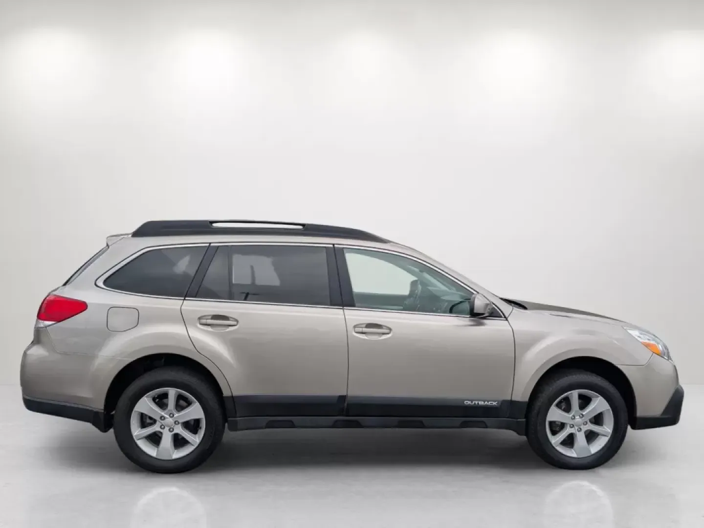 2014 /Ivory Subaru Outback 2.5i Premium (4S4BRCCC4E3) with an Other engine, located at 804 22nd Ave, Phenix City, AL, 36870, (334) 297-1860, 32.484749, -85.024475 - **Embark on Your Next Adventure with the 2014 Subaru Outback 2.5i Premium at Gils Auto!**<br /> <br /> If you're searching for a reliable, versatile vehicle that's perfect for family outings, daily commuting, or weekend adventures, look no further than this stunning 2014 Subaru Outback 2.5i Premium. - Photo#3