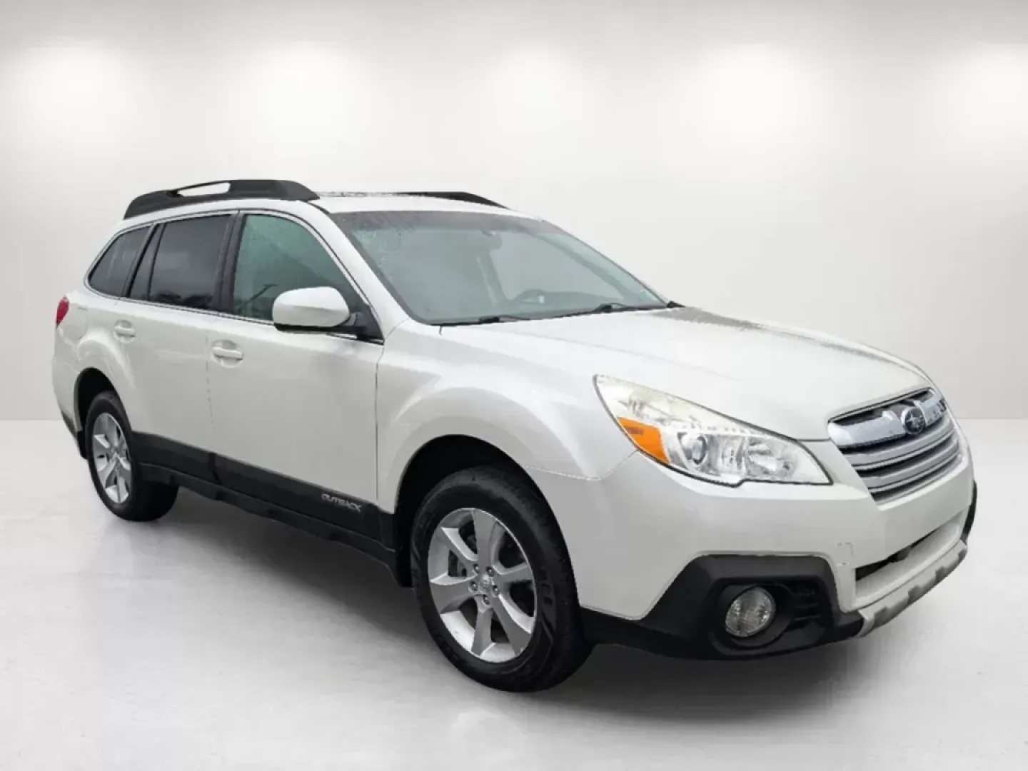 2014 /Warm Ivory Subaru Outback 2.5i Limited (4S4BRCLC8E3) with an Regular Unleaded H-4 2.5 L/152 engine, 6-Speed CVT w/OD transmission, located at 1430 Gateway Drive, Opelika, AL, 36801, (334) 239-0944, 32.637871, -85.409790 - **Adventure Awaits with the 2014 Subaru Outback 2.5i Limited - Your Ideal Companion for Family Road Trips!**<br /> <br /> Are you a family seeking the perfect vehicle for those unforgettable road trips? Look no further than the 2014 Subaru Outback 2.5i Limited, available now at Gils Auto in Opelika, - Photo#2