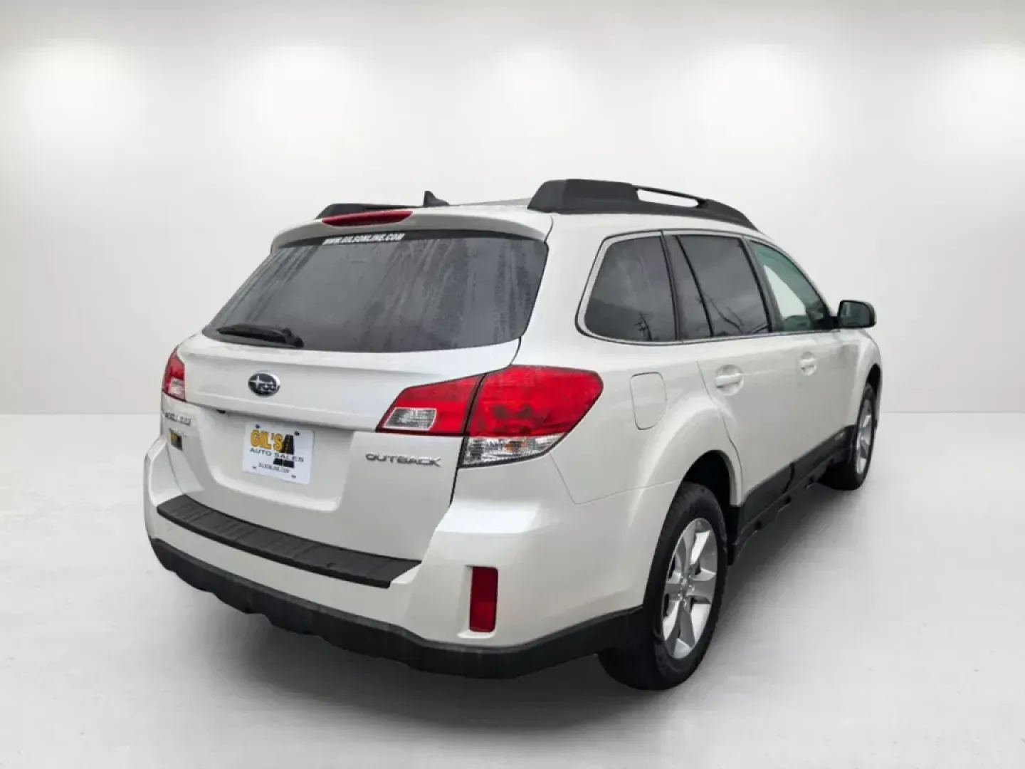 2014 /Warm Ivory Subaru Outback 2.5i Limited (4S4BRCLC8E3) with an Regular Unleaded H-4 2.5 L/152 engine, 6-Speed CVT w/OD transmission, located at 1430 Gateway Drive, Opelika, AL, 36801, (334) 239-0944, 32.637871, -85.409790 - **Adventure Awaits with the 2014 Subaru Outback 2.5i Limited - Your Ideal Companion for Family Road Trips!**<br /> <br /> Are you a family seeking the perfect vehicle for those unforgettable road trips? Look no further than the 2014 Subaru Outback 2.5i Limited, available now at Gils Auto in Opelika, - Photo#4