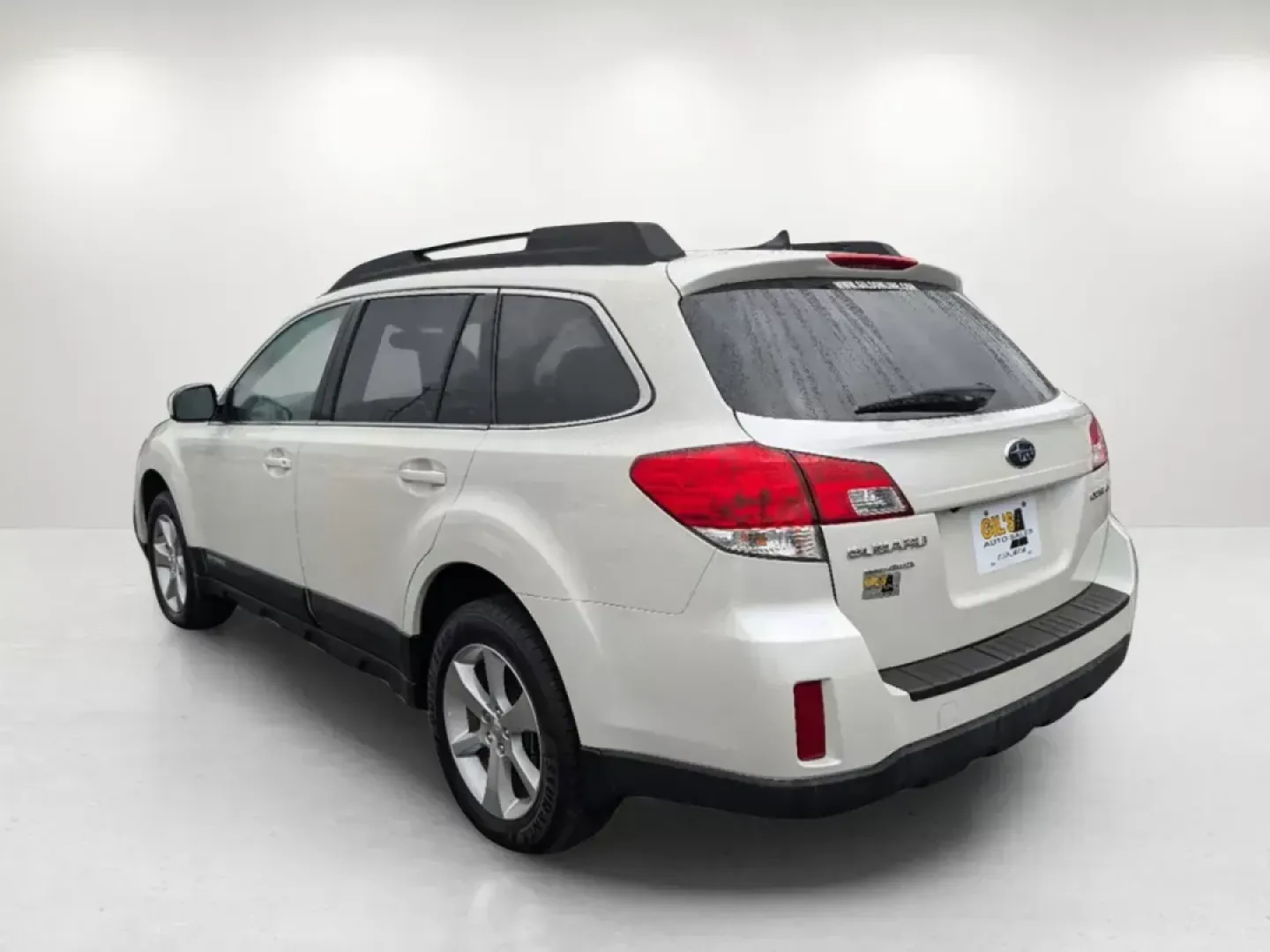 2014 /Warm Ivory Subaru Outback 2.5i Limited (4S4BRCLC8E3) with an Regular Unleaded H-4 2.5 L/152 engine, 6-Speed CVT w/OD transmission, located at 1430 Gateway Drive, Opelika, AL, 36801, (334) 239-0944, 32.637871, -85.409790 - **Adventure Awaits with the 2014 Subaru Outback 2.5i Limited - Your Ideal Companion for Family Road Trips!**<br /> <br /> Are you a family seeking the perfect vehicle for those unforgettable road trips? Look no further than the 2014 Subaru Outback 2.5i Limited, available now at Gils Auto in Opelika, - Photo#6
