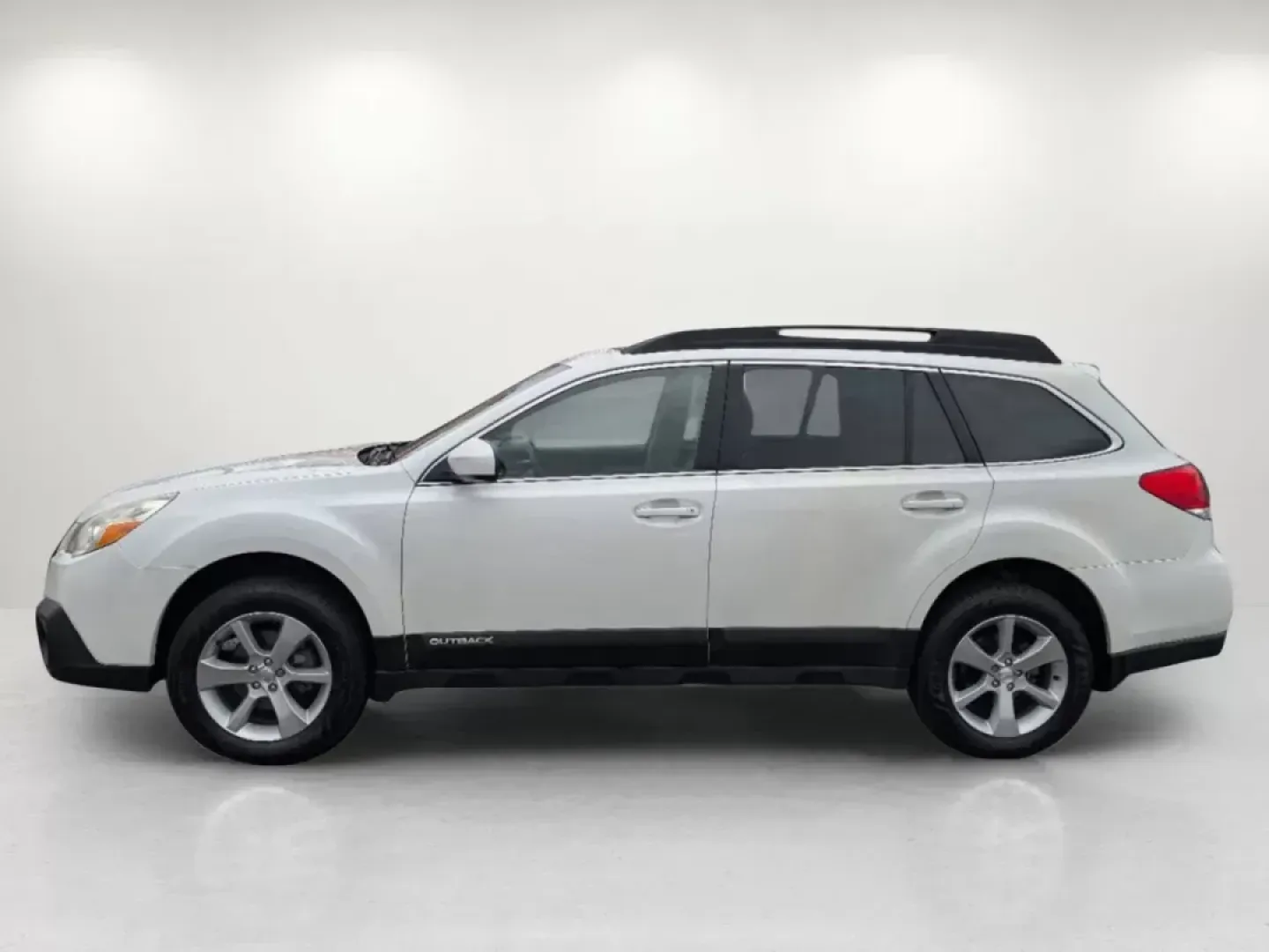 2014 /Warm Ivory Subaru Outback 2.5i Limited (4S4BRCLC8E3) with an Regular Unleaded H-4 2.5 L/152 engine, 6-Speed CVT w/OD transmission, located at 1430 Gateway Drive, Opelika, AL, 36801, (334) 239-0944, 32.637871, -85.409790 - **Adventure Awaits with the 2014 Subaru Outback 2.5i Limited - Your Ideal Companion for Family Road Trips!**<br /> <br /> Are you a family seeking the perfect vehicle for those unforgettable road trips? Look no further than the 2014 Subaru Outback 2.5i Limited, available now at Gils Auto in Opelika, - Photo#7