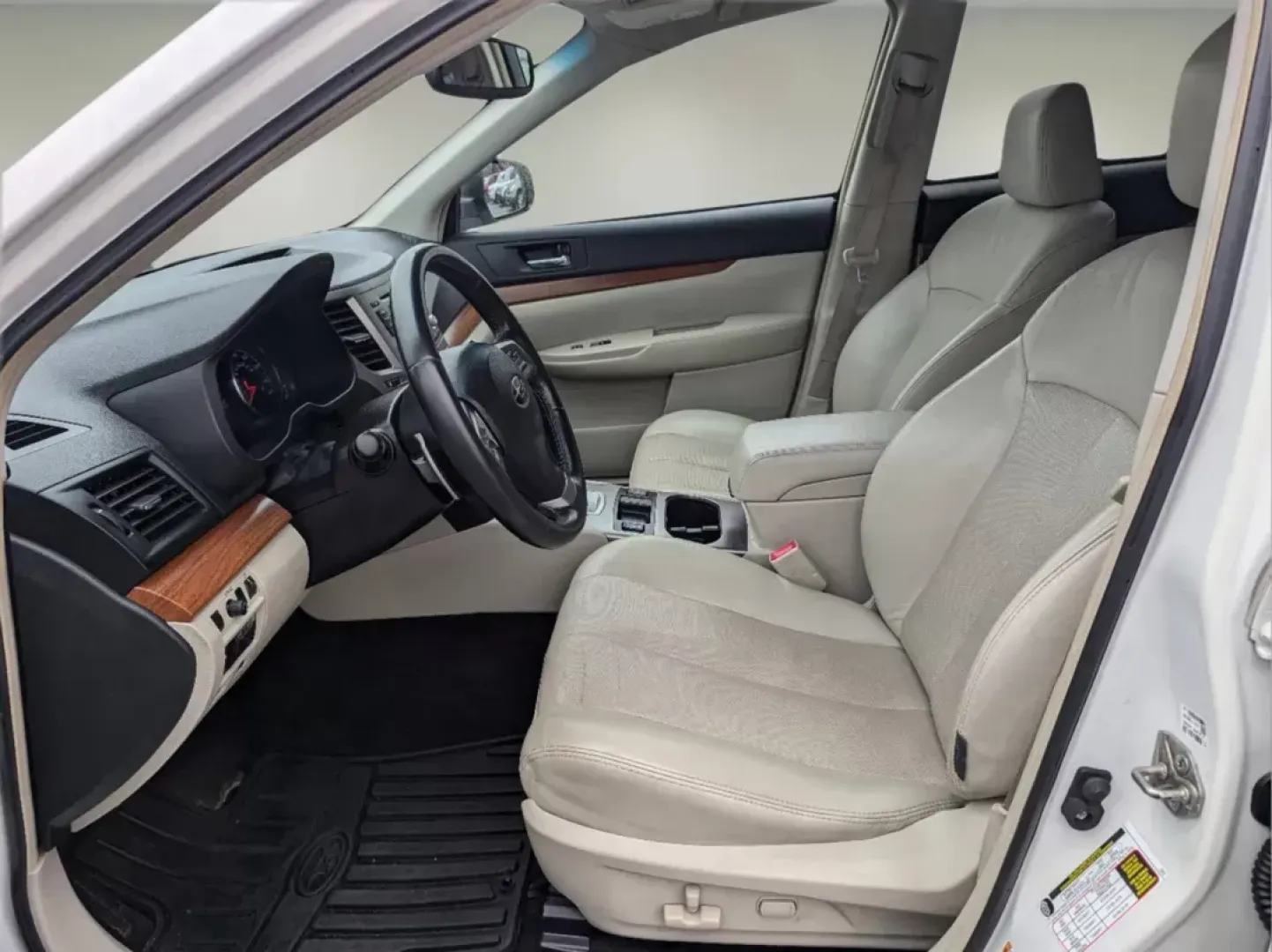 2014 /Warm Ivory Subaru Outback 2.5i Limited (4S4BRCLC8E3) with an Regular Unleaded H-4 2.5 L/152 engine, 6-Speed CVT w/OD transmission, located at 1430 Gateway Drive, Opelika, AL, 36801, (334) 239-0944, 32.637871, -85.409790 - **Adventure Awaits with the 2014 Subaru Outback 2.5i Limited - Your Ideal Companion for Family Road Trips!**<br /> <br /> Are you a family seeking the perfect vehicle for those unforgettable road trips? Look no further than the 2014 Subaru Outback 2.5i Limited, available now at Gils Auto in Opelika, - Photo#9