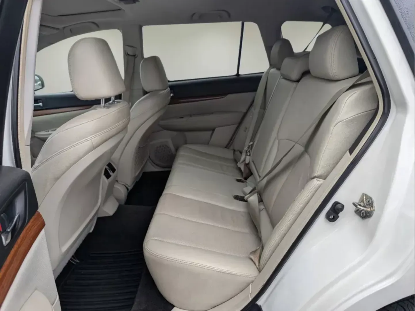 2014 /Warm Ivory Subaru Outback 2.5i Limited (4S4BRCLC8E3) with an Regular Unleaded H-4 2.5 L/152 engine, 6-Speed CVT w/OD transmission, located at 1430 Gateway Drive, Opelika, AL, 36801, (334) 239-0944, 32.637871, -85.409790 - **Adventure Awaits with the 2014 Subaru Outback 2.5i Limited - Your Ideal Companion for Family Road Trips!**<br /> <br /> Are you a family seeking the perfect vehicle for those unforgettable road trips? Look no further than the 2014 Subaru Outback 2.5i Limited, available now at Gils Auto in Opelika, - Photo#10