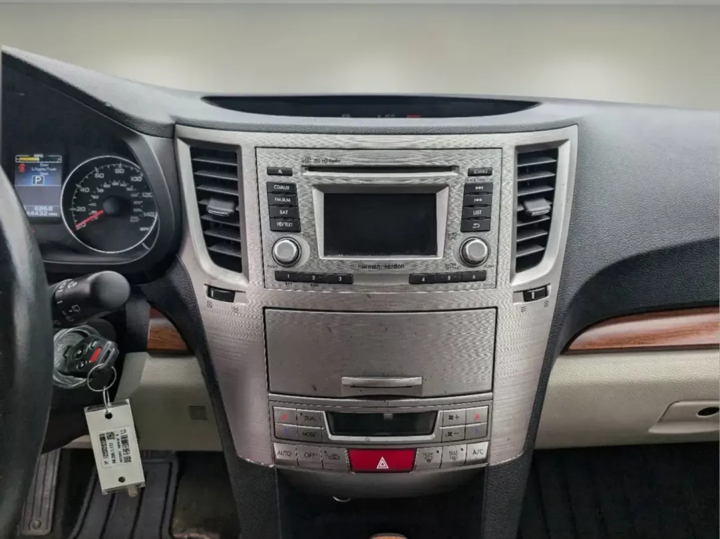 2014 /Warm Ivory Subaru Outback 2.5i Limited (4S4BRCLC8E3) with an Regular Unleaded H-4 2.5 L/152 engine, 6-Speed CVT w/OD transmission, located at 1430 Gateway Drive, Opelika, AL, 36801, (334) 239-0944, 32.637871, -85.409790 - **Adventure Awaits with the 2014 Subaru Outback 2.5i Limited - Your Ideal Companion for Family Road Trips!**<br /> <br /> Are you a family seeking the perfect vehicle for those unforgettable road trips? Look no further than the 2014 Subaru Outback 2.5i Limited, available now at Gils Auto in Opelika, - Photo#12
