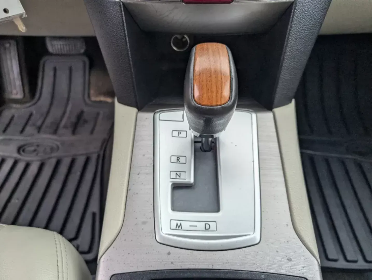 2014 /Warm Ivory Subaru Outback 2.5i Limited (4S4BRCLC8E3) with an Regular Unleaded H-4 2.5 L/152 engine, 6-Speed CVT w/OD transmission, located at 1430 Gateway Drive, Opelika, AL, 36801, (334) 239-0944, 32.637871, -85.409790 - **Adventure Awaits with the 2014 Subaru Outback 2.5i Limited - Your Ideal Companion for Family Road Trips!**<br /> <br /> Are you a family seeking the perfect vehicle for those unforgettable road trips? Look no further than the 2014 Subaru Outback 2.5i Limited, available now at Gils Auto in Opelika, - Photo#15