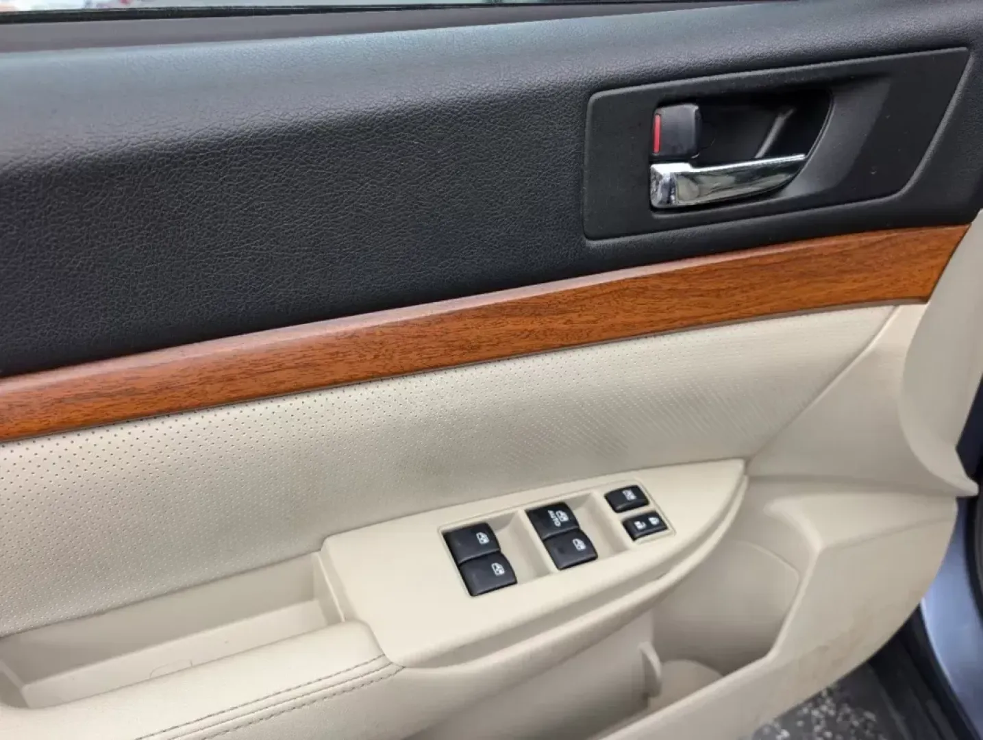 2014 /Warm Ivory Subaru Outback 2.5i Limited (4S4BRCLC0E3) with an Other engine, located at 5115 14th Ave., Columbus, GA, 31904, (706) 323-0345, 32.511494, -84.971046 - Discover the perfect companion for your weekend adventures and family outings with this stunning 2014 Subaru Outback 2.5i Limited, now available at Gils Auto in Opelika, AL. Whether you're navigating the scenic routes of Lee County or heading out on a family road trip to nearby Chewacla State Park, - Photo#8