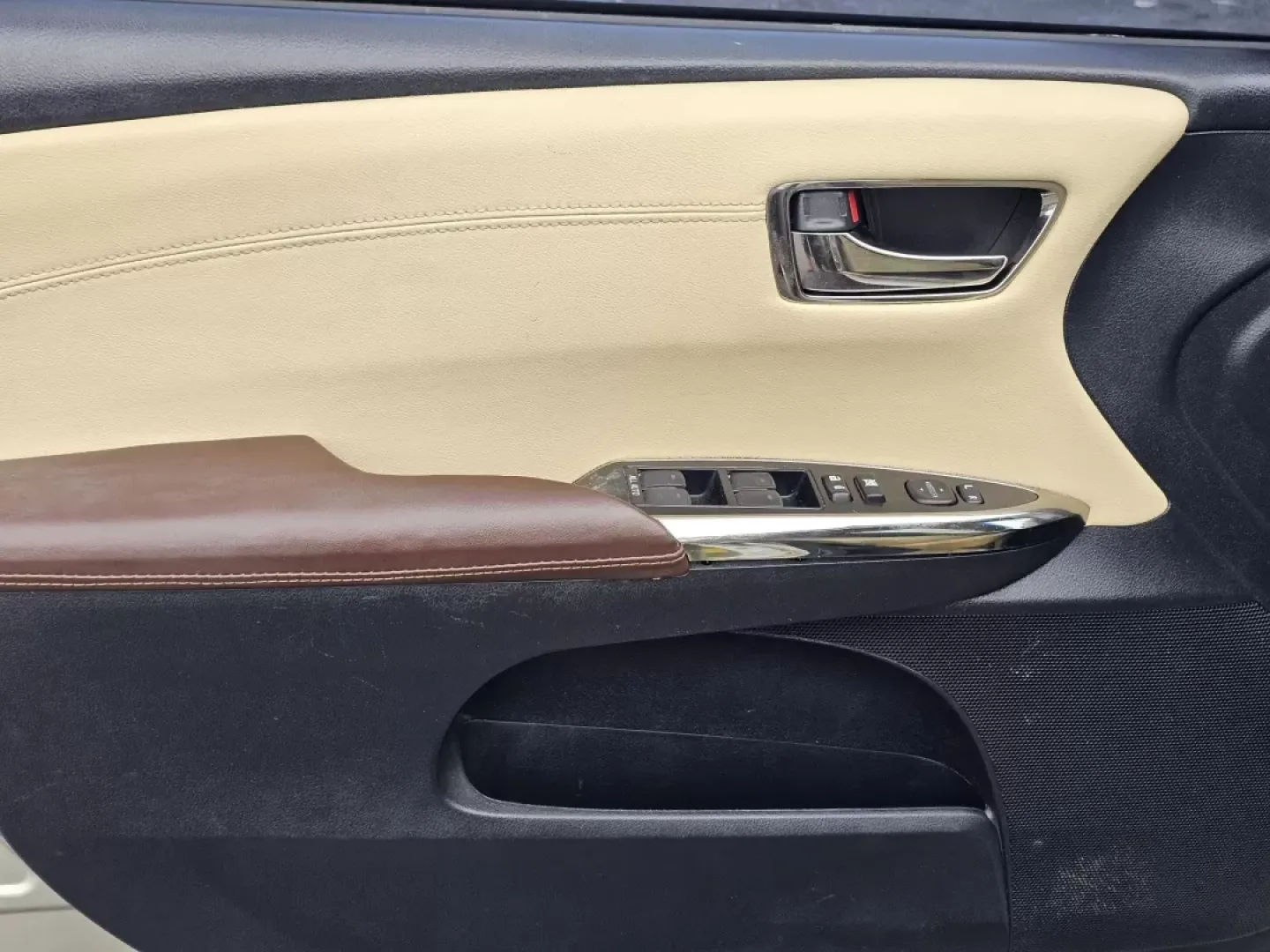 2014 Toyota Avalon Hybrid XLE Premium (4T1BD1EB0EU) with an Other engine, located at 521 Old Farm Lane Rd, Prattville, AL, 36066, (334) 325-1505, 32.482460, -86.416367 - Experience the perfect blend of luxury and efficiency with the 2014 Toyota Avalon Hybrid, available now at Gils Auto in Phenix City, AL! This stunning sedan isn't just a ride; it's an experience designed for ultimate comfort and convenience, making it an ideal choice for both daily commutes and week - Photo#8