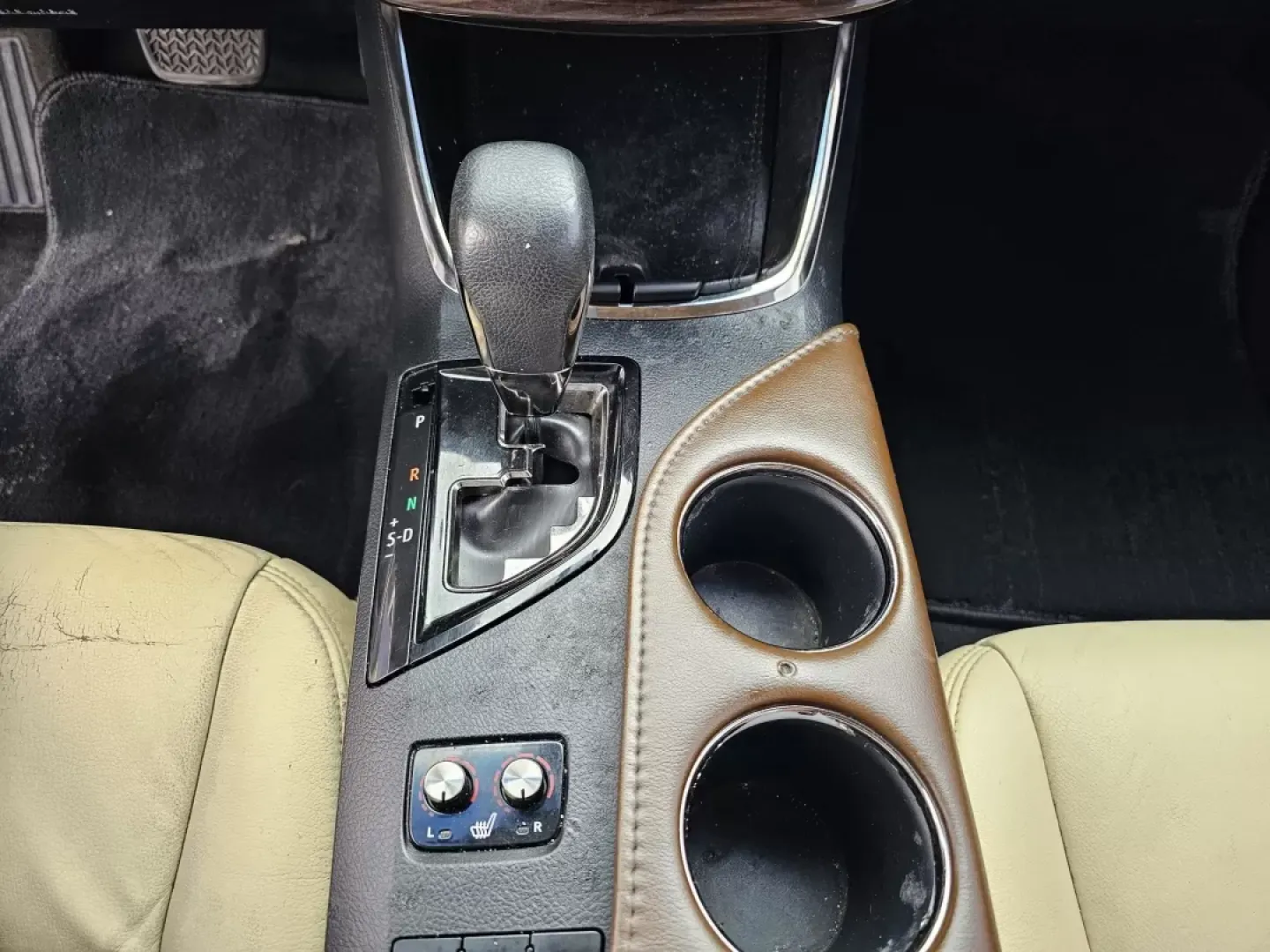 2014 Toyota Avalon Hybrid XLE Premium (4T1BD1EB0EU) with an Other engine, located at 521 Old Farm Lane Rd, Prattville, AL, 36066, (334) 325-1505, 32.482460, -86.416367 - Experience the perfect blend of luxury and efficiency with the 2014 Toyota Avalon Hybrid, available now at Gils Auto in Phenix City, AL! This stunning sedan isn't just a ride; it's an experience designed for ultimate comfort and convenience, making it an ideal choice for both daily commutes and week - Photo#12