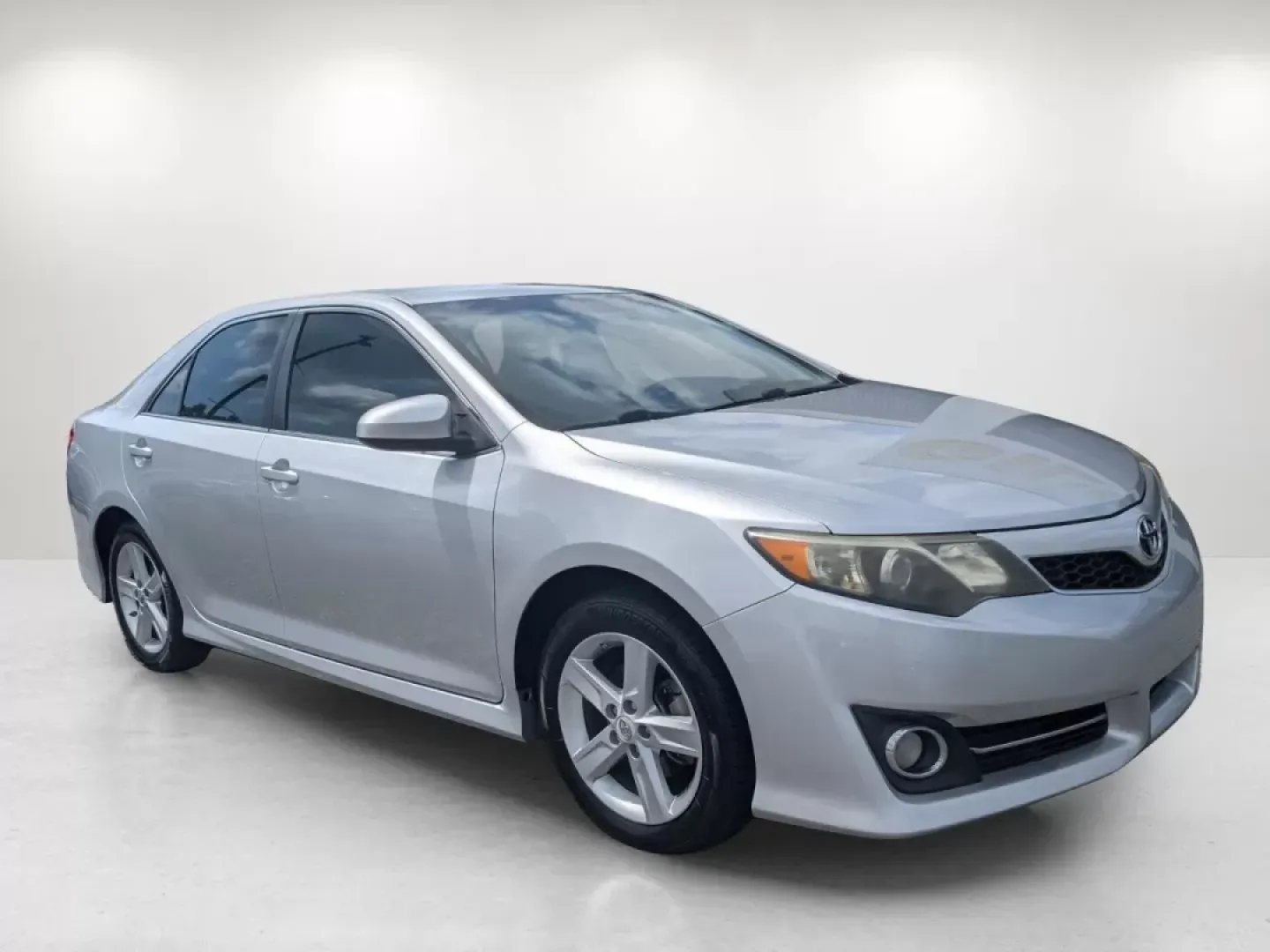 2014 Toyota Camry SE (4T1BF1FK7EU) with an Other engine, located at 804 22nd Ave, Phenix City, AL, 36870, (334) 297-1860, 32.484749, -85.024475 - Looking for a reliable vehicle that offers comfort and efficiency for your daily commute or family trips? Look no further than this 2014 Toyota Camry, now available at Gils Auto in Phenix City, AL. As a trusted Buy Here Pay Here dealership, we specialize in providing second chance auto financing opt - Photo#2