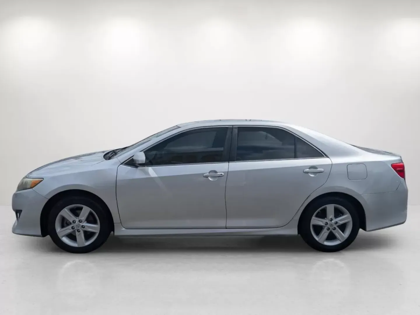 2014 Toyota Camry SE (4T1BF1FK7EU) with an Other engine, located at 804 22nd Ave, Phenix City, AL, 36870, (334) 297-1860, 32.484749, -85.024475 - Looking for a reliable vehicle that offers comfort and efficiency for your daily commute or family trips? Look no further than this 2014 Toyota Camry, now available at Gils Auto in Phenix City, AL. As a trusted Buy Here Pay Here dealership, we specialize in providing second chance auto financing opt - Photo#7