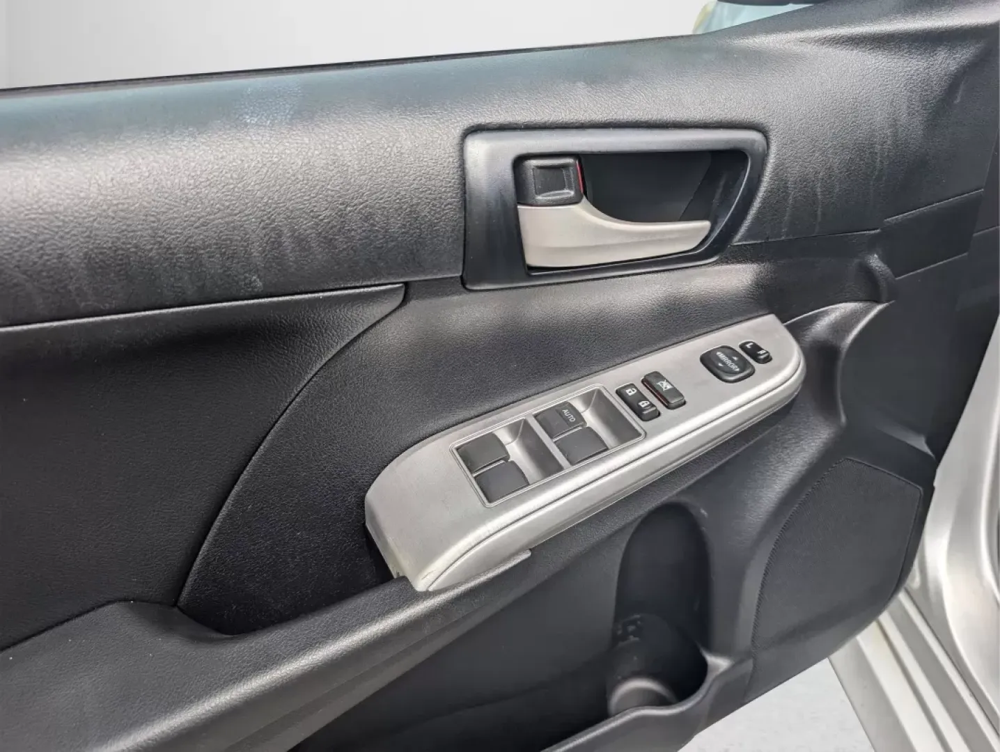 2014 Toyota Camry SE (4T1BF1FK7EU) with an Other engine, located at 804 22nd Ave, Phenix City, AL, 36870, (334) 297-1860, 32.484749, -85.024475 - Looking for a reliable vehicle that offers comfort and efficiency for your daily commute or family trips? Look no further than this 2014 Toyota Camry, now available at Gils Auto in Phenix City, AL. As a trusted Buy Here Pay Here dealership, we specialize in providing second chance auto financing opt - Photo#8