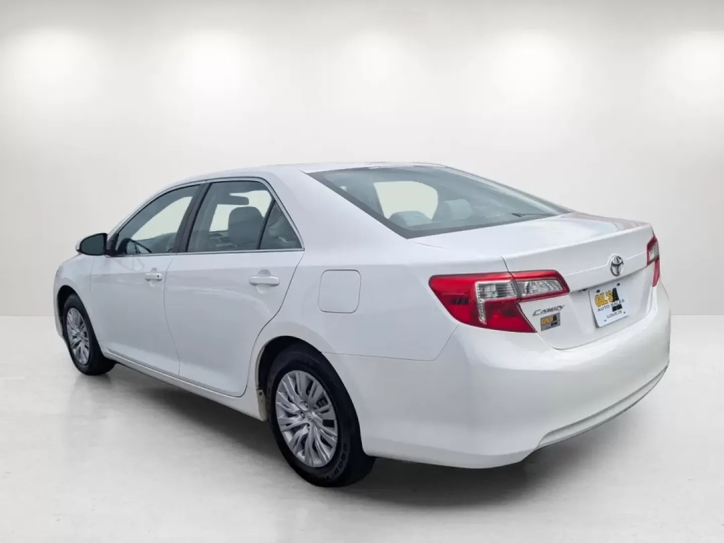 2014 Toyota Camry L (4T4BF1FK0ER) with an Other engine, located at 1430 Gateway Drive, Opelika, AL, 36801, (334) 239-0944, 32.637871, -85.409790 - **Discover Your Next Adventure with the 2014 Toyota Camry at Gils Auto - Phenix City!**<br /> <br /> Are you ready to elevate your daily commute or family road trips? The 2014 Toyota Camry is the perfect companion for anyone seeking comfort, reliability, and modern technology. Whether you're navigat - Photo#6