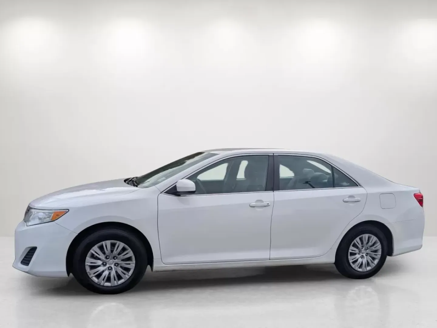 2014 Toyota Camry L (4T4BF1FK0ER) with an Other engine, located at 1430 Gateway Drive, Opelika, AL, 36801, (334) 239-0944, 32.637871, -85.409790 - **Discover Your Next Adventure with the 2014 Toyota Camry at Gils Auto - Phenix City!**<br /> <br /> Are you ready to elevate your daily commute or family road trips? The 2014 Toyota Camry is the perfect companion for anyone seeking comfort, reliability, and modern technology. Whether you're navigat - Photo#7