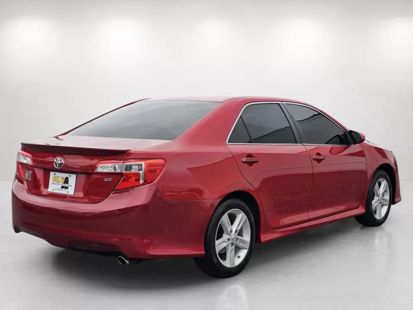 2014 Toyota Camry SE (4T1BF1FK2EU) with an Other engine, located at 804 22nd Ave, Phenix City, AL, 36870, (334) 297-1860, 32.484749, -85.024475 - **Experience Comfort and Style with the 2014 Toyota Camry SE Perfect for Your Daily Commute!**<br /> <br /> Are you searching for a reliable sedan that combines style, functionality, and affordability? Look no further than this stunning 2014 Toyota Camry SE, available now at Gils Auto in Phenix Cit - Photo#4