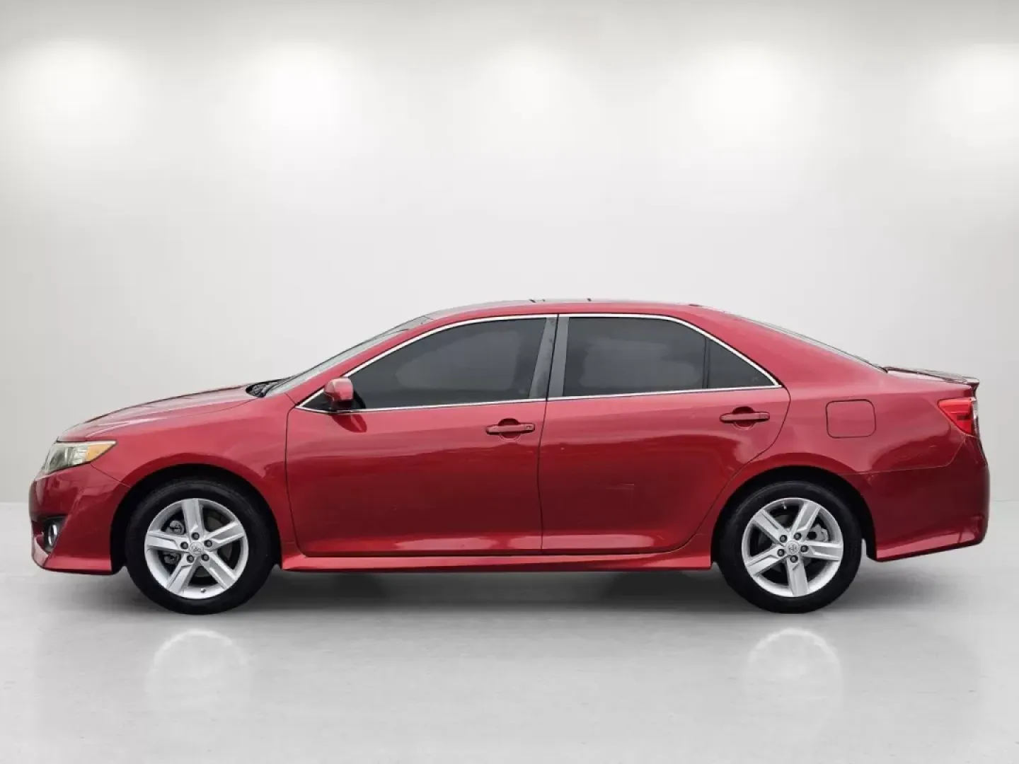 2014 Toyota Camry SE (4T1BF1FK2EU) with an Other engine, located at 804 22nd Ave, Phenix City, AL, 36870, (334) 297-1860, 32.484749, -85.024475 - **Experience Comfort and Style with the 2014 Toyota Camry SE Perfect for Your Daily Commute!**<br /> <br /> Are you searching for a reliable sedan that combines style, functionality, and affordability? Look no further than this stunning 2014 Toyota Camry SE, available now at Gils Auto in Phenix Cit - Photo#7