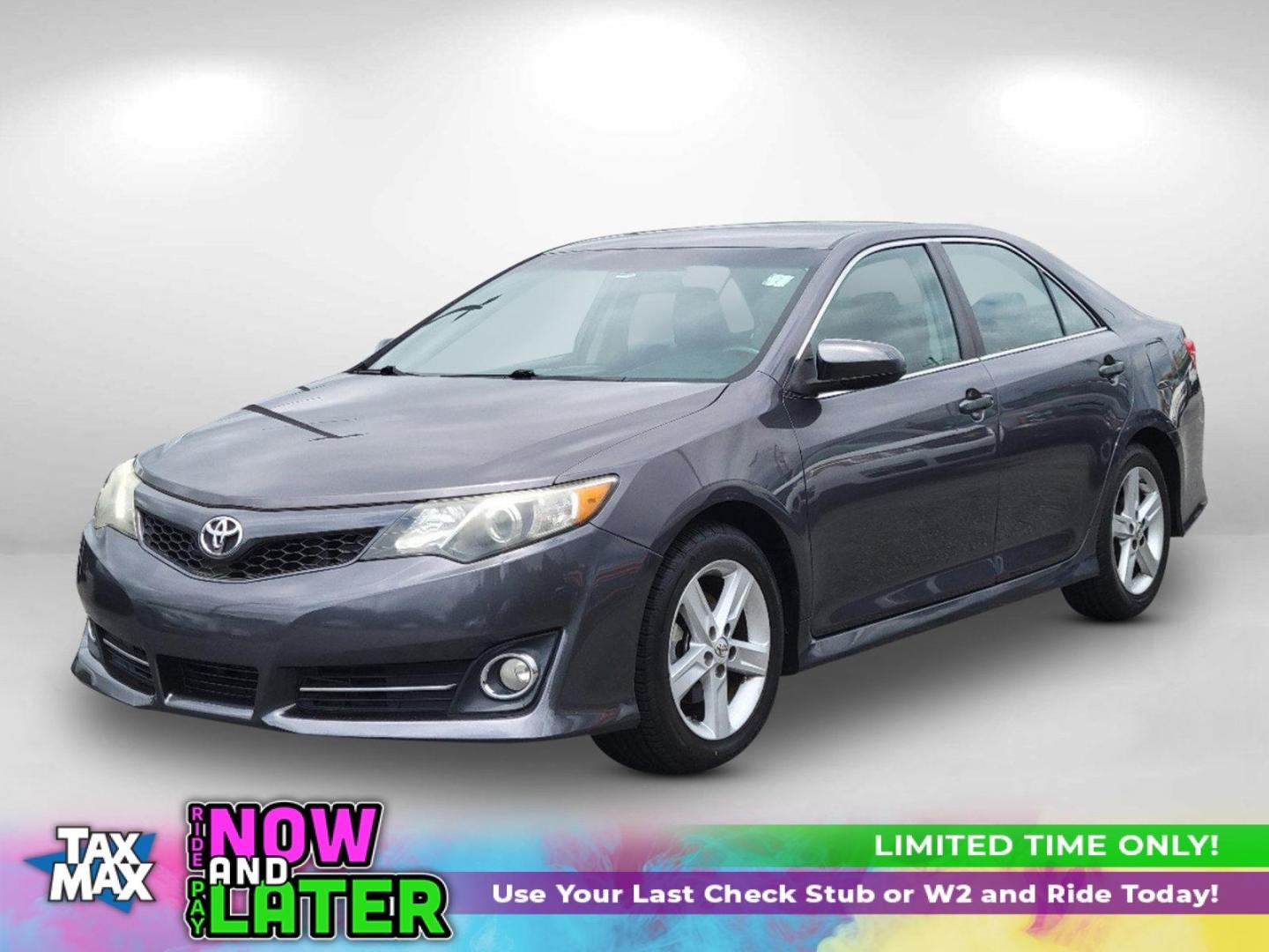 2014 Gray Toyota Camry SE (4T1BF1FK5EU) with an Regular Unleaded I-4 2.5 L/152 engine, 6-Speed Automatic w/OD transmission, located at 3959 U.S. 80 W, Phenix City, AL, 36870, (334) 297-4885, 32.469296, -85.135185 - 2014 Toyota Camry SE - Photo#0