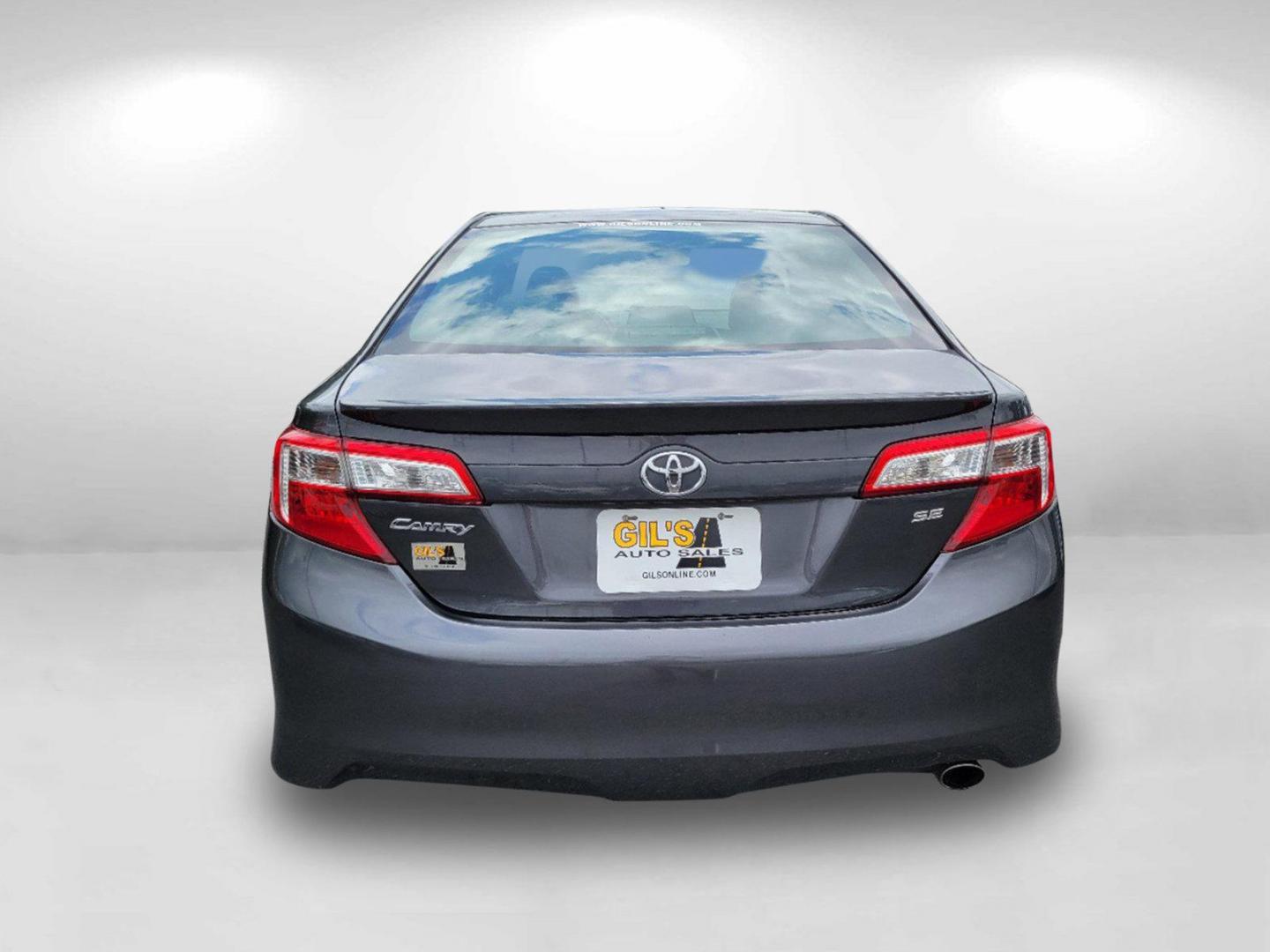 2014 Gray Toyota Camry SE (4T1BF1FK5EU) with an Regular Unleaded I-4 2.5 L/152 engine, 6-Speed Automatic w/OD transmission, located at 3959 U.S. 80 W, Phenix City, AL, 36870, (334) 297-4885, 32.469296, -85.135185 - 2014 Toyota Camry SE - Photo#5