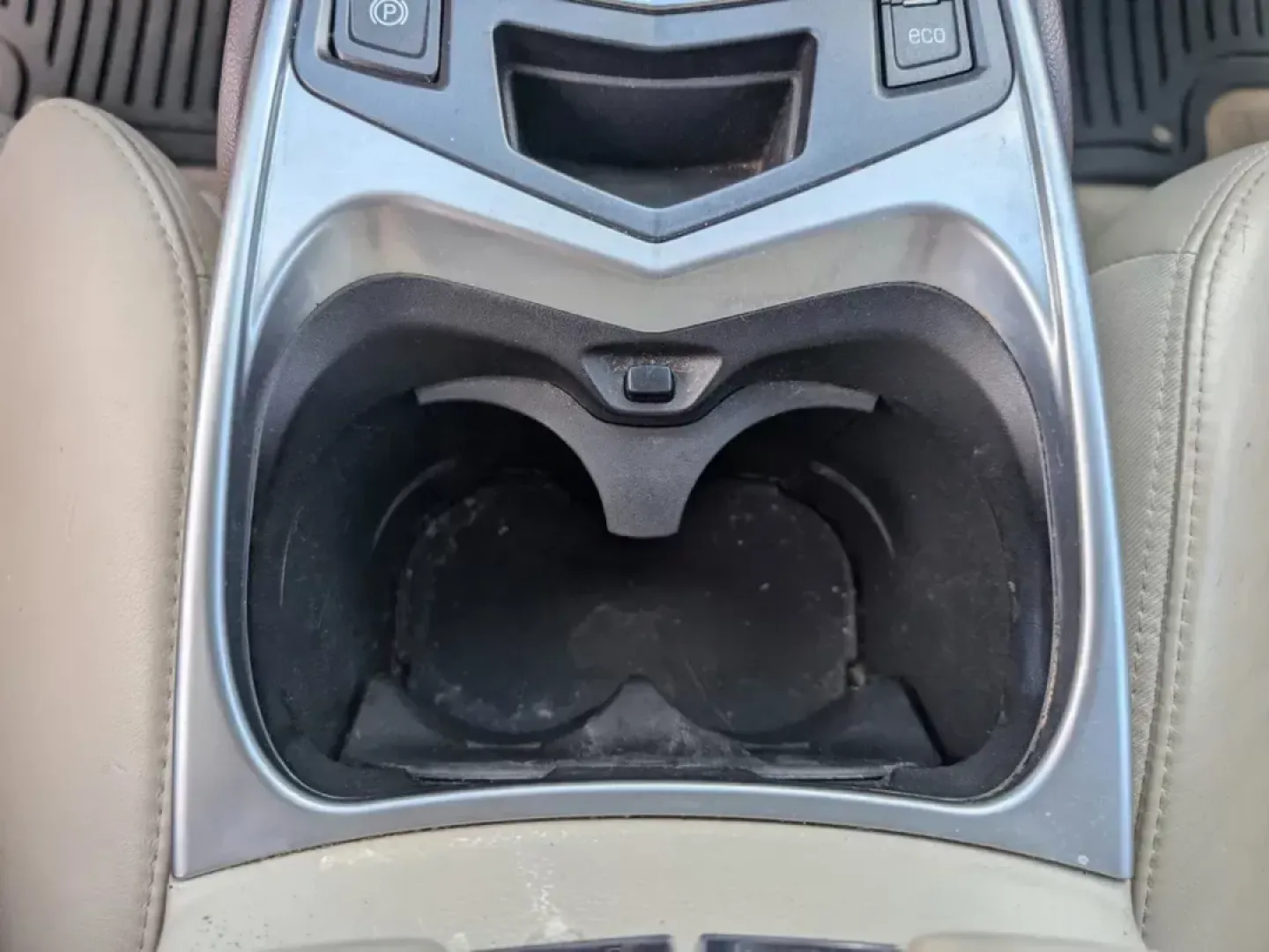 2015 /Shale w/Brownstone accents Cadillac SRX Luxury Collection (3GYFNBE33FS) with an Gas V6 3.6L/217 engine, 6-Speed Automatic w/Manual Shift transmission, located at 7000 Northlake Connector, Columbus, GA, 31904, (706) 987-8085, 32.524975, -84.978134 - 2015 Cadillac SRX Luxury Collection - Photo#12