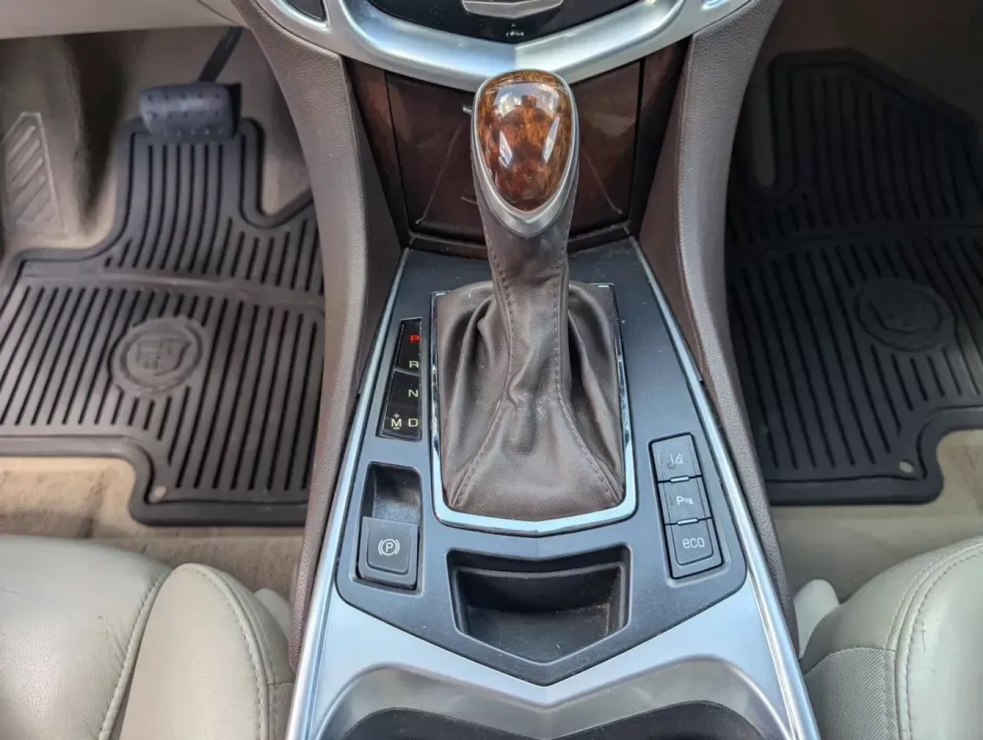 2015 /Shale w/Brownstone accents Cadillac SRX Luxury Collection (3GYFNBE33FS) with an Gas V6 3.6L/217 engine, 6-Speed Automatic w/Manual Shift transmission, located at 7000 Northlake Connector, Columbus, GA, 31904, (706) 987-8085, 32.524975, -84.978134 - 2015 Cadillac SRX Luxury Collection - Photo#13