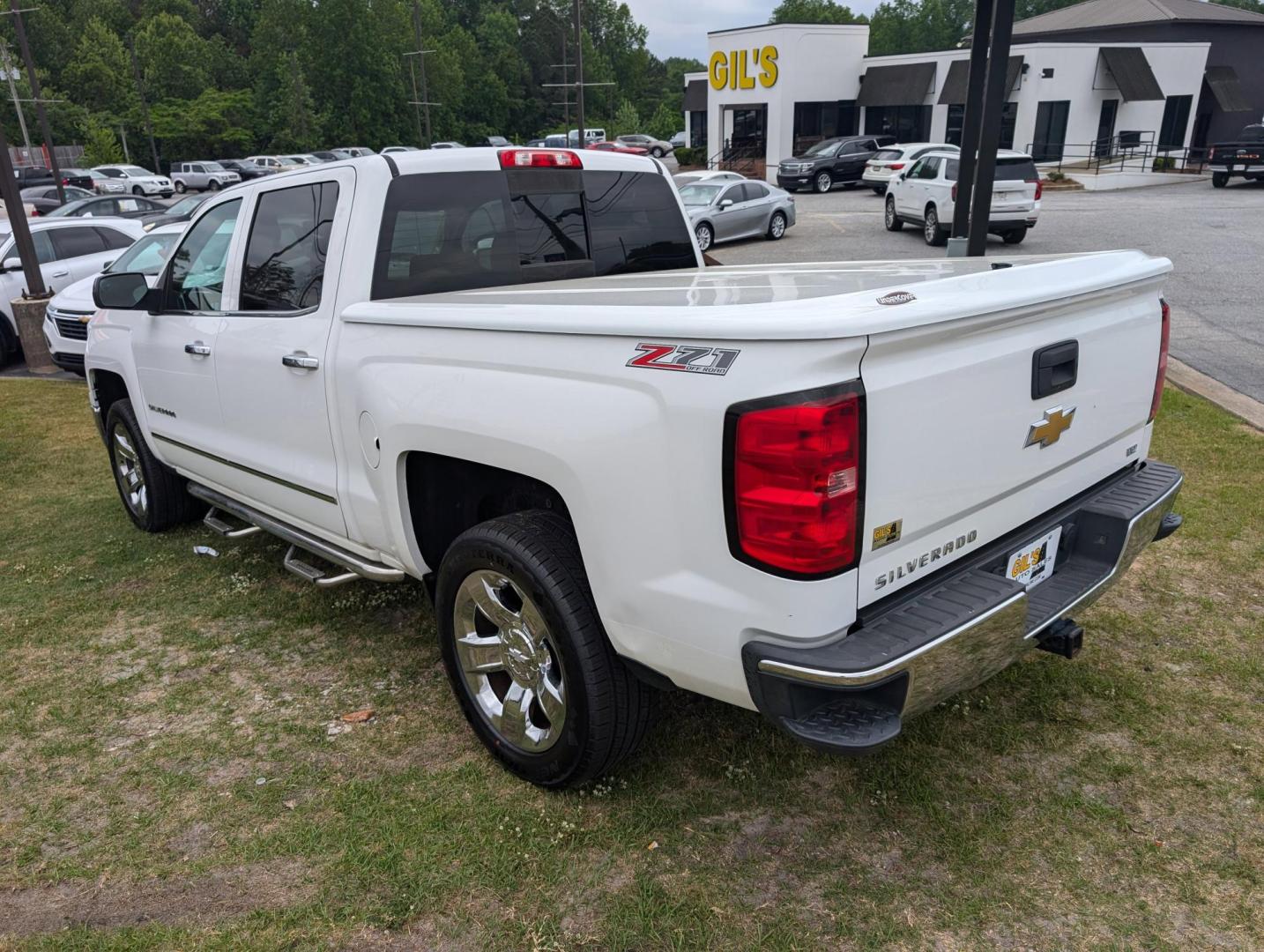 2015 /Cocoa/Dune Chevrolet Silverado 1500 LTZ (3GCUKSEC3FG) with an Gas V8 5.3L/325 engine, 6-Speed Automatic transmission, located at 1430 Gateway Drive, Opelika, AL, 36801, (334) 239-0944, 32.637871, -85.409790 - 2015 Chevrolet Silverado 1500 LTZ - Photo#6