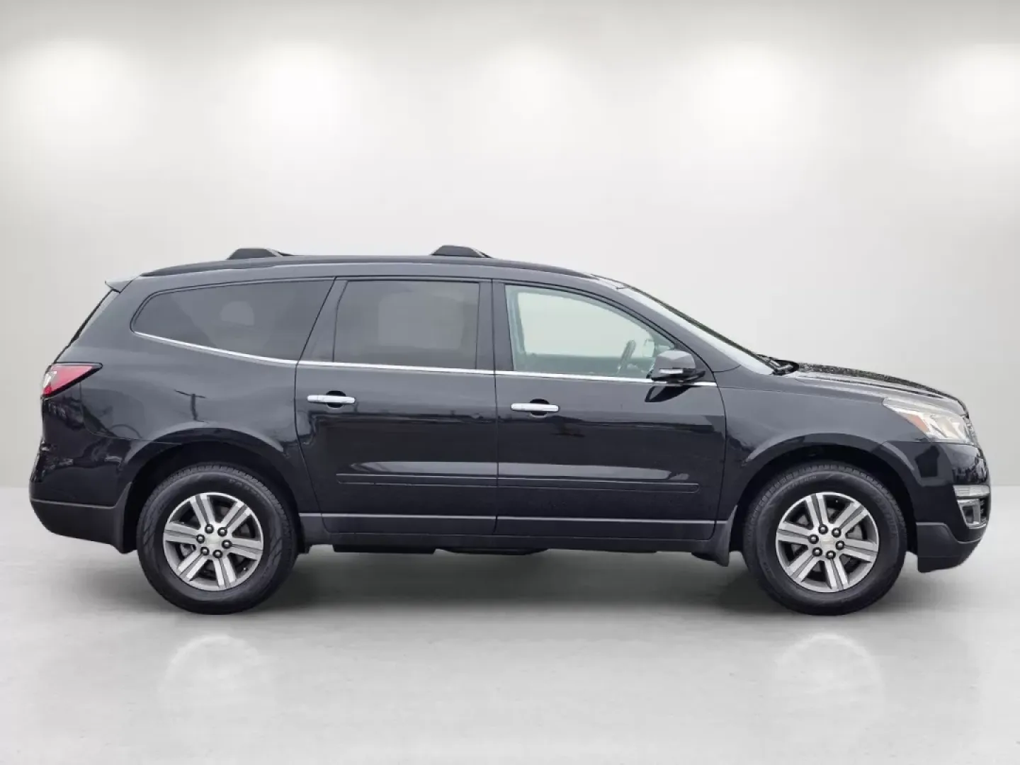 2015 /Ebony Chevrolet Traverse LT (1GNKRHKDXFJ) with an Other engine, located at 5115 14th Ave., Columbus, GA, 31904, (706) 323-0345, 32.511494, -84.971046 - **Elevate Your Family Adventures with the 2015 Chevrolet Traverse LT at Gils Auto!**<br /> <br /> Are you searching for the perfect family SUV that combines space, comfort, and the latest technology? Look no further than this 2015 Chevrolet Traverse LT, now available at Gils Auto in Phenix City, AL. - Photo#4