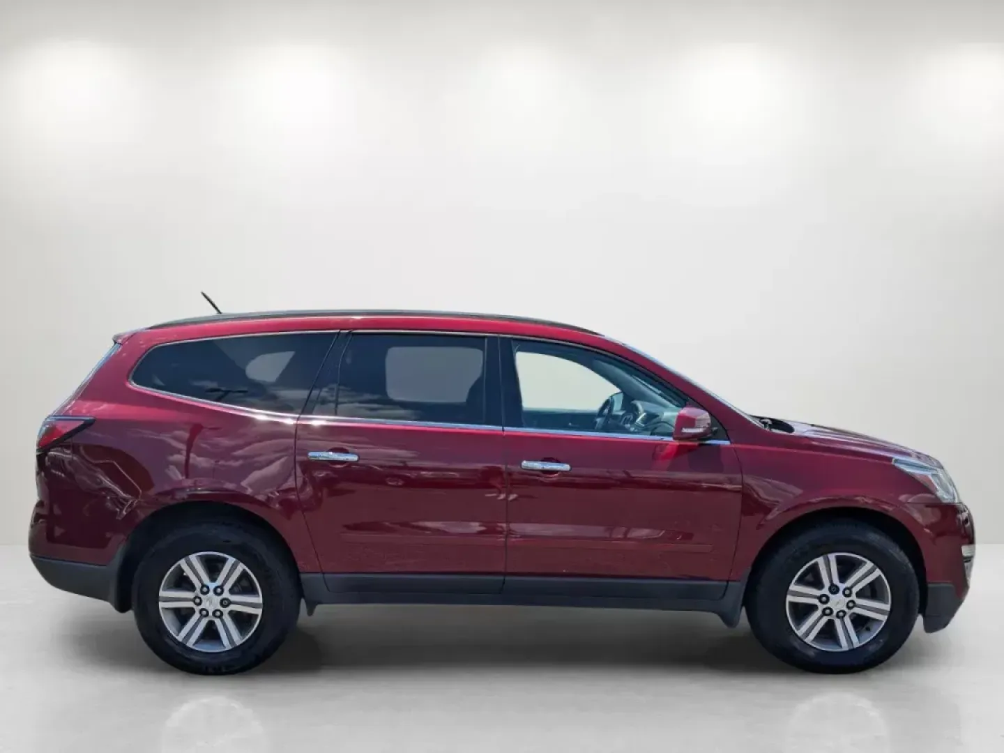 2015 /Ebony Chevrolet Traverse LT (1GNKVHKD6FJ) with an Gas V6 3.6L/217 engine, 6-Speed Automatic transmission, located at 1430 Gateway Drive, Opelika, AL, 36801, (334) 239-0944, 32.637871, -85.409790 - 2015 Chevrolet Traverse LT - Photo#3
