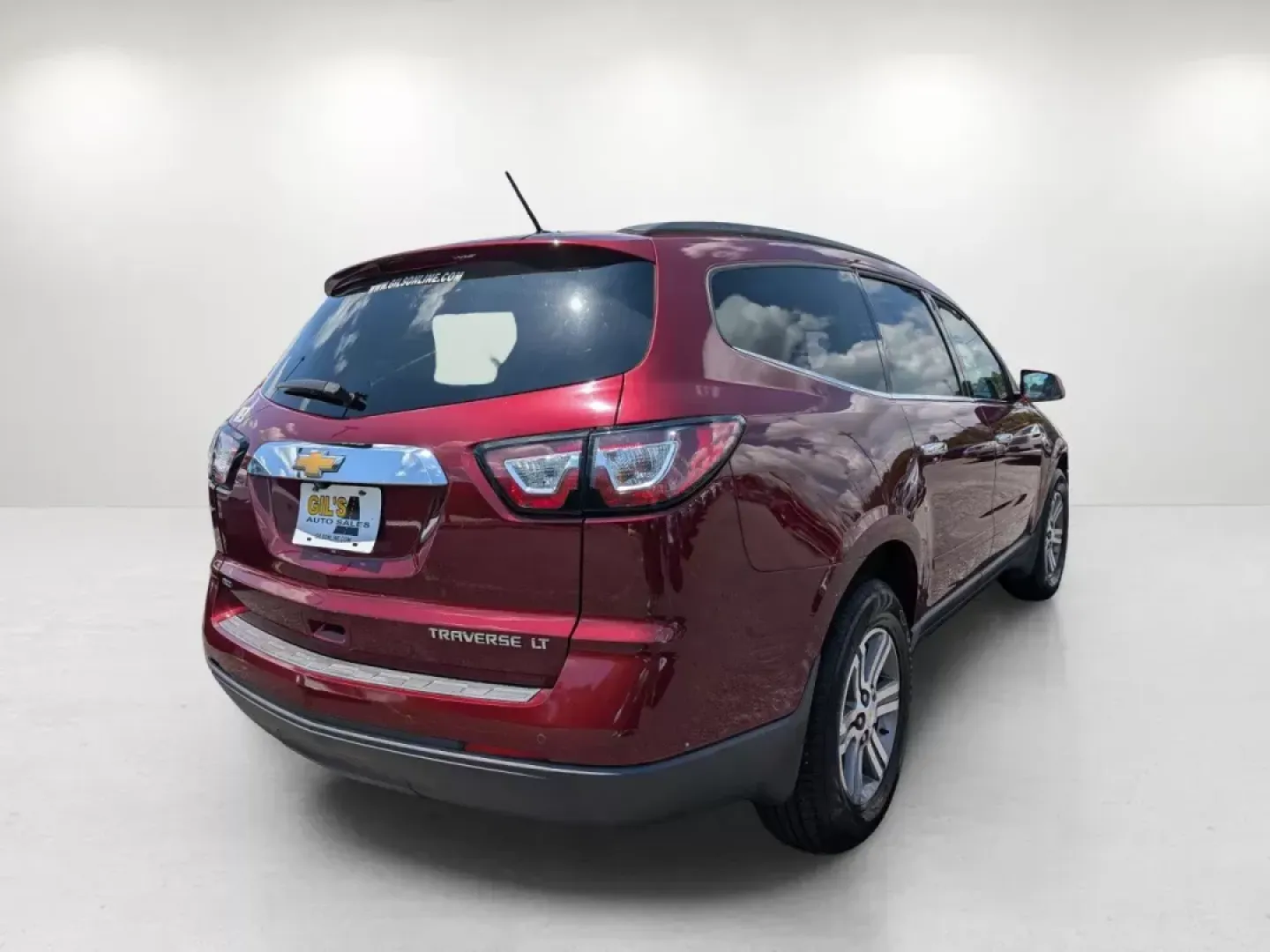 2015 /Ebony Chevrolet Traverse LT (1GNKVHKD6FJ) with an Gas V6 3.6L/217 engine, 6-Speed Automatic transmission, located at 1430 Gateway Drive, Opelika, AL, 36801, (334) 239-0944, 32.637871, -85.409790 - 2015 Chevrolet Traverse LT - Photo#4