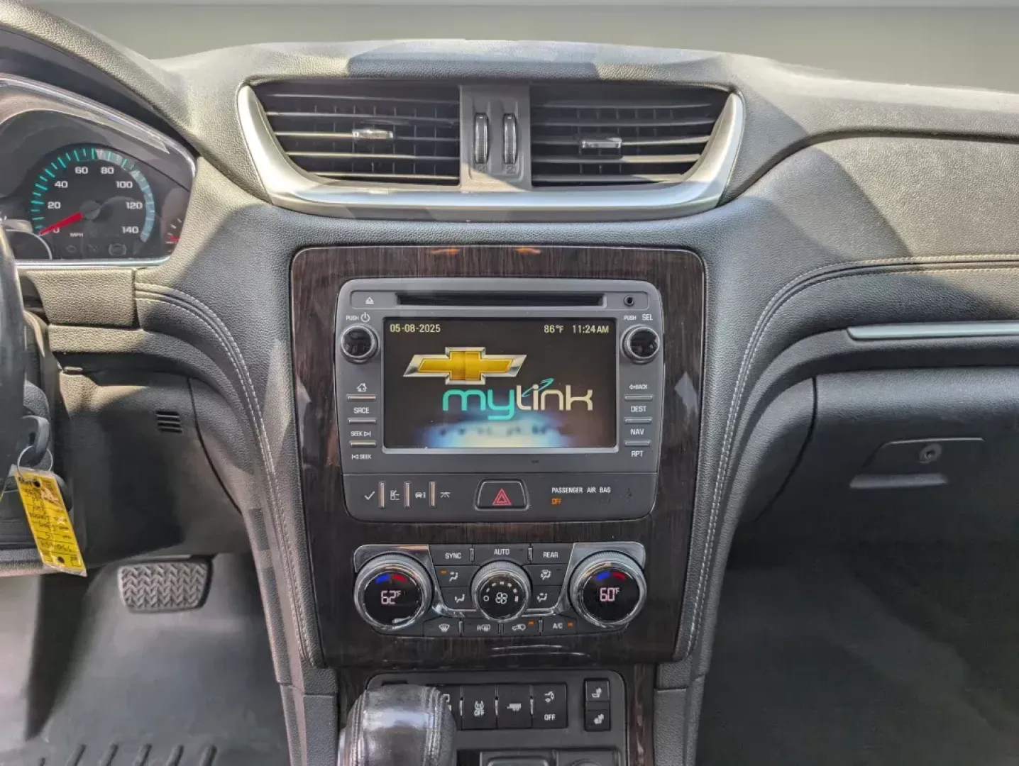2015 /Ebony Chevrolet Traverse LT (1GNKVHKD6FJ) with an Gas V6 3.6L/217 engine, 6-Speed Automatic transmission, located at 1430 Gateway Drive, Opelika, AL, 36801, (334) 239-0944, 32.637871, -85.409790 - 2015 Chevrolet Traverse LT - Photo#14