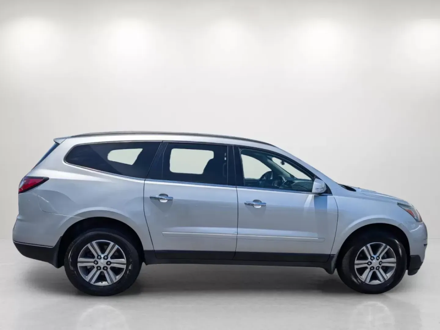 2015 /Ebony Chevrolet Traverse LT (1GNKRGKD7FJ) with an Other engine, located at 1430 Gateway Drive, Opelika, AL, 36801, (334) 239-0944, 32.637871, -85.409790 - **Discover Adventure with the 2015 Chevrolet Traverse LT at Gils Auto - Phenix City #2!**<br /> <br /> Are you ready to elevate your family adventures or weekend getaways? The 2015 Chevrolet Traverse LT is the perfect SUV for those who seek comfort, space, and reliability. With its spacious interior - Photo#3