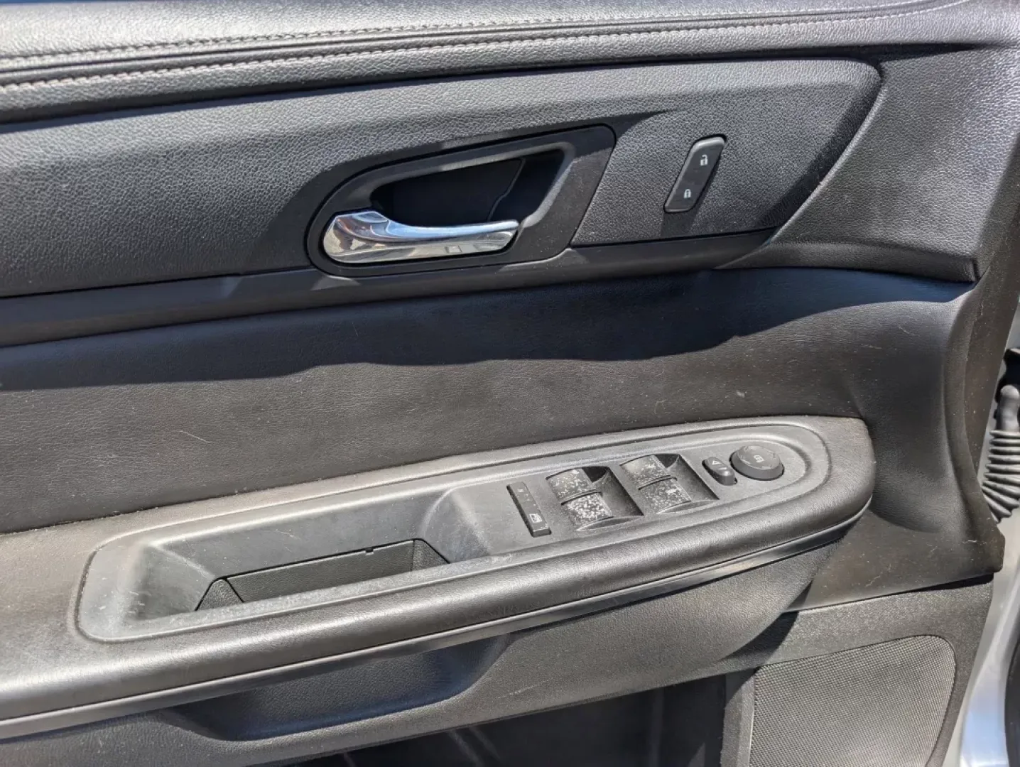 2015 /Ebony Chevrolet Traverse LT (1GNKRGKD7FJ) with an Other engine, located at 1430 Gateway Drive, Opelika, AL, 36801, (334) 239-0944, 32.637871, -85.409790 - **Discover Adventure with the 2015 Chevrolet Traverse LT at Gils Auto - Phenix City #2!**<br /> <br /> Are you ready to elevate your family adventures or weekend getaways? The 2015 Chevrolet Traverse LT is the perfect SUV for those who seek comfort, space, and reliability. With its spacious interior - Photo#8