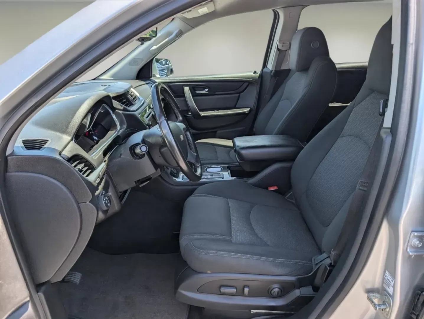 2015 /Ebony Chevrolet Traverse LT (1GNKRGKD7FJ) with an Other engine, located at 1430 Gateway Drive, Opelika, AL, 36801, (334) 239-0944, 32.637871, -85.409790 - **Discover Adventure with the 2015 Chevrolet Traverse LT at Gils Auto - Phenix City #2!**<br /> <br /> Are you ready to elevate your family adventures or weekend getaways? The 2015 Chevrolet Traverse LT is the perfect SUV for those who seek comfort, space, and reliability. With its spacious interior - Photo#9