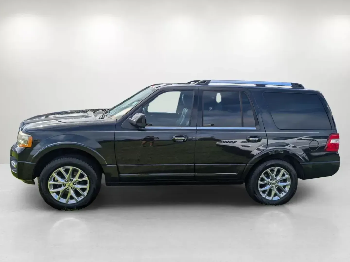 2015 Ford Expedition Limited (1FMJU1KTXFE) with an Twin Turbo Regular Unleaded V-6 3.5 L/213 engine, 6-Speed Automatic w/OD transmission, located at 3959 U.S. 80 W, Phenix City, AL, 36870, (334) 297-4885, 32.469296, -85.135185 - 2015 Ford Expedition Limited - Photo#8