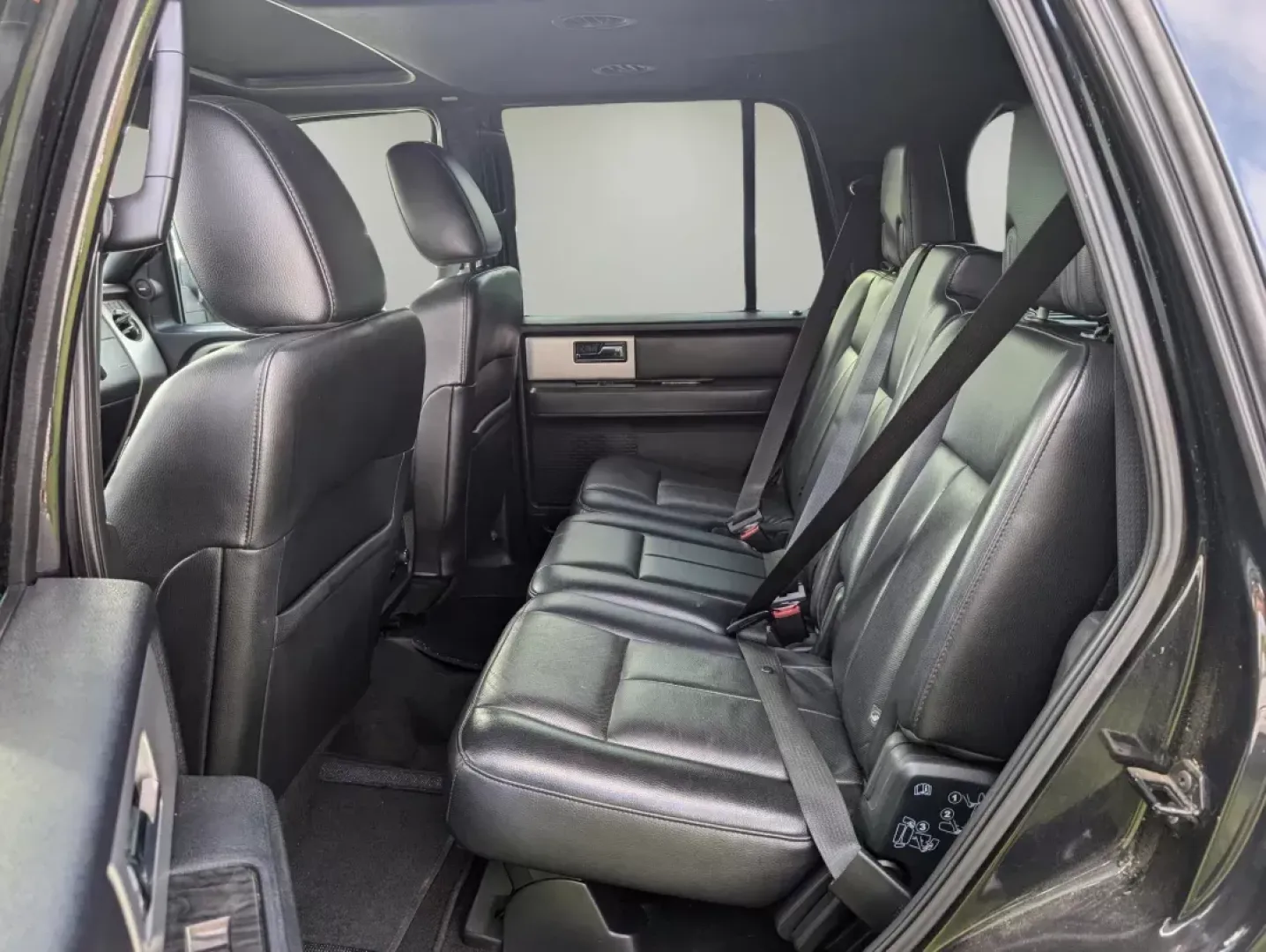 2015 Ford Expedition Limited (1FMJU1KTXFE) with an Twin Turbo Regular Unleaded V-6 3.5 L/213 engine, 6-Speed Automatic w/OD transmission, located at 3959 U.S. 80 W, Phenix City, AL, 36870, (334) 297-4885, 32.469296, -85.135185 - 2015 Ford Expedition Limited - Photo#11