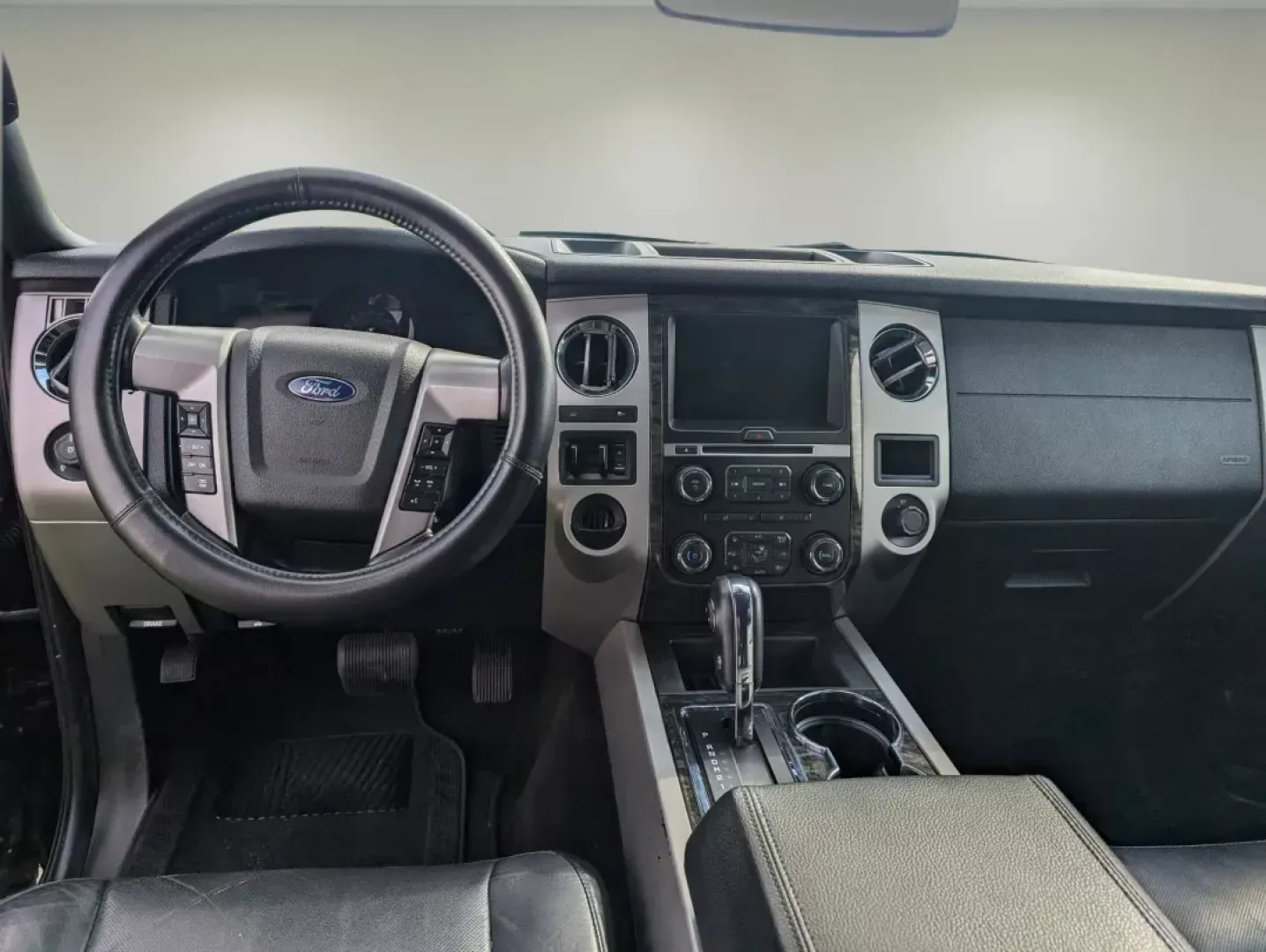 2015 Ford Expedition Limited (1FMJU1KTXFE) with an Twin Turbo Regular Unleaded V-6 3.5 L/213 engine, 6-Speed Automatic w/OD transmission, located at 3959 U.S. 80 W, Phenix City, AL, 36870, (334) 297-4885, 32.469296, -85.135185 - 2015 Ford Expedition Limited - Photo#13