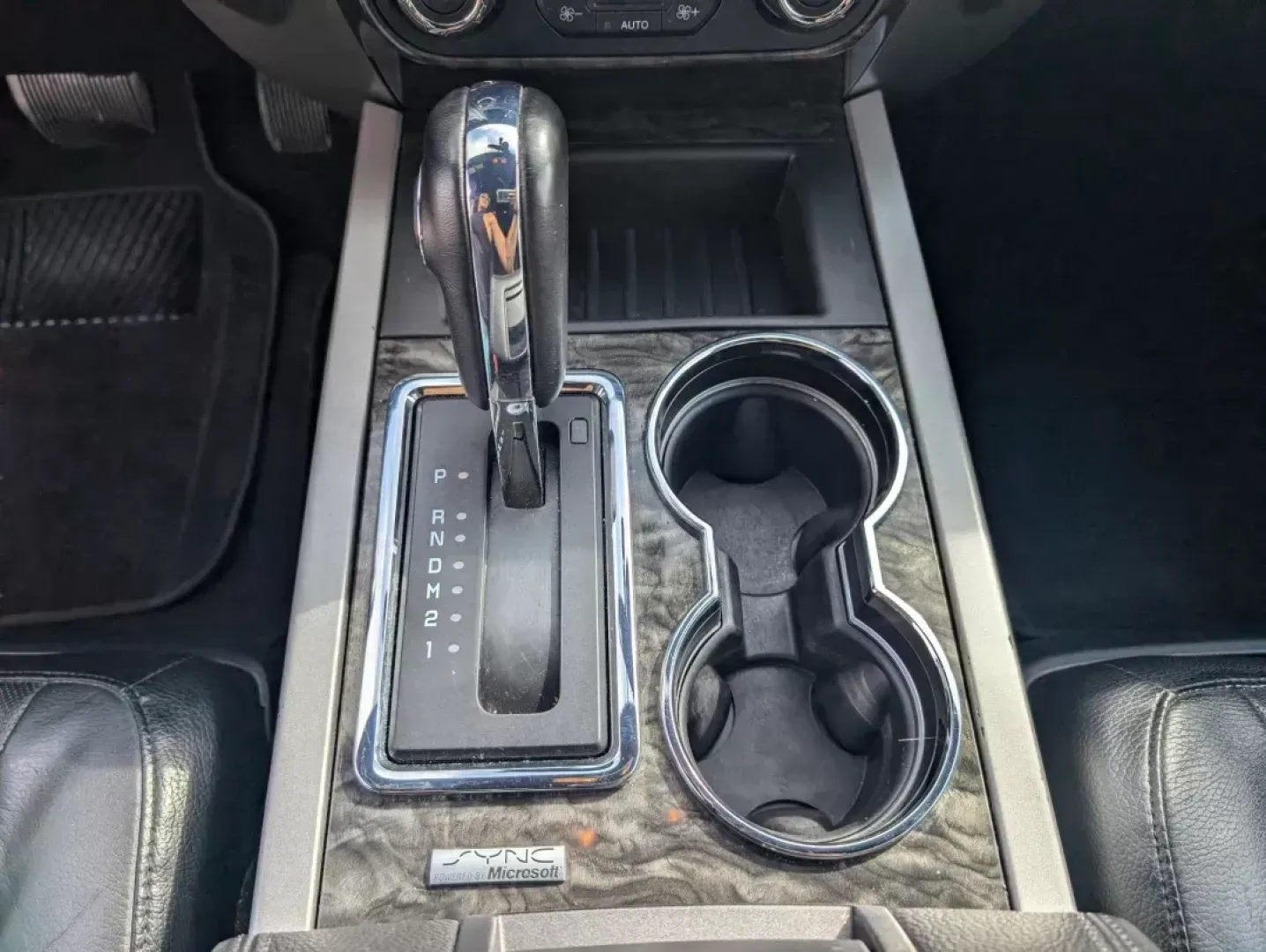 2015 Ford Expedition Limited (1FMJU1KTXFE) with an Twin Turbo Regular Unleaded V-6 3.5 L/213 engine, 6-Speed Automatic w/OD transmission, located at 3959 U.S. 80 W, Phenix City, AL, 36870, (334) 297-4885, 32.469296, -85.135185 - 2015 Ford Expedition Limited - Photo#14