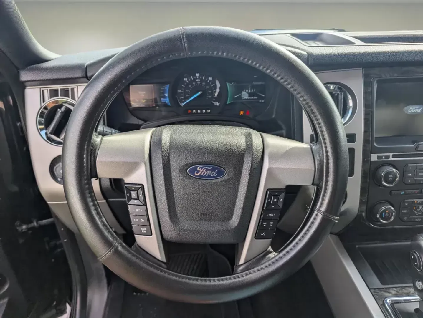2015 Ford Expedition Limited (1FMJU1KTXFE) with an Twin Turbo Regular Unleaded V-6 3.5 L/213 engine, 6-Speed Automatic w/OD transmission, located at 3959 U.S. 80 W, Phenix City, AL, 36870, (334) 297-4885, 32.469296, -85.135185 - 2015 Ford Expedition Limited - Photo#15