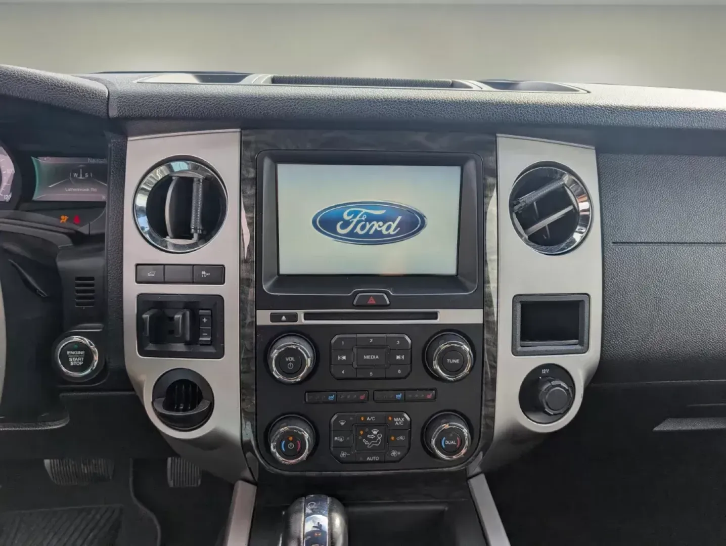 2015 Ford Expedition Limited (1FMJU1KTXFE) with an Twin Turbo Regular Unleaded V-6 3.5 L/213 engine, 6-Speed Automatic w/OD transmission, located at 3959 U.S. 80 W, Phenix City, AL, 36870, (334) 297-4885, 32.469296, -85.135185 - 2015 Ford Expedition Limited - Photo#16