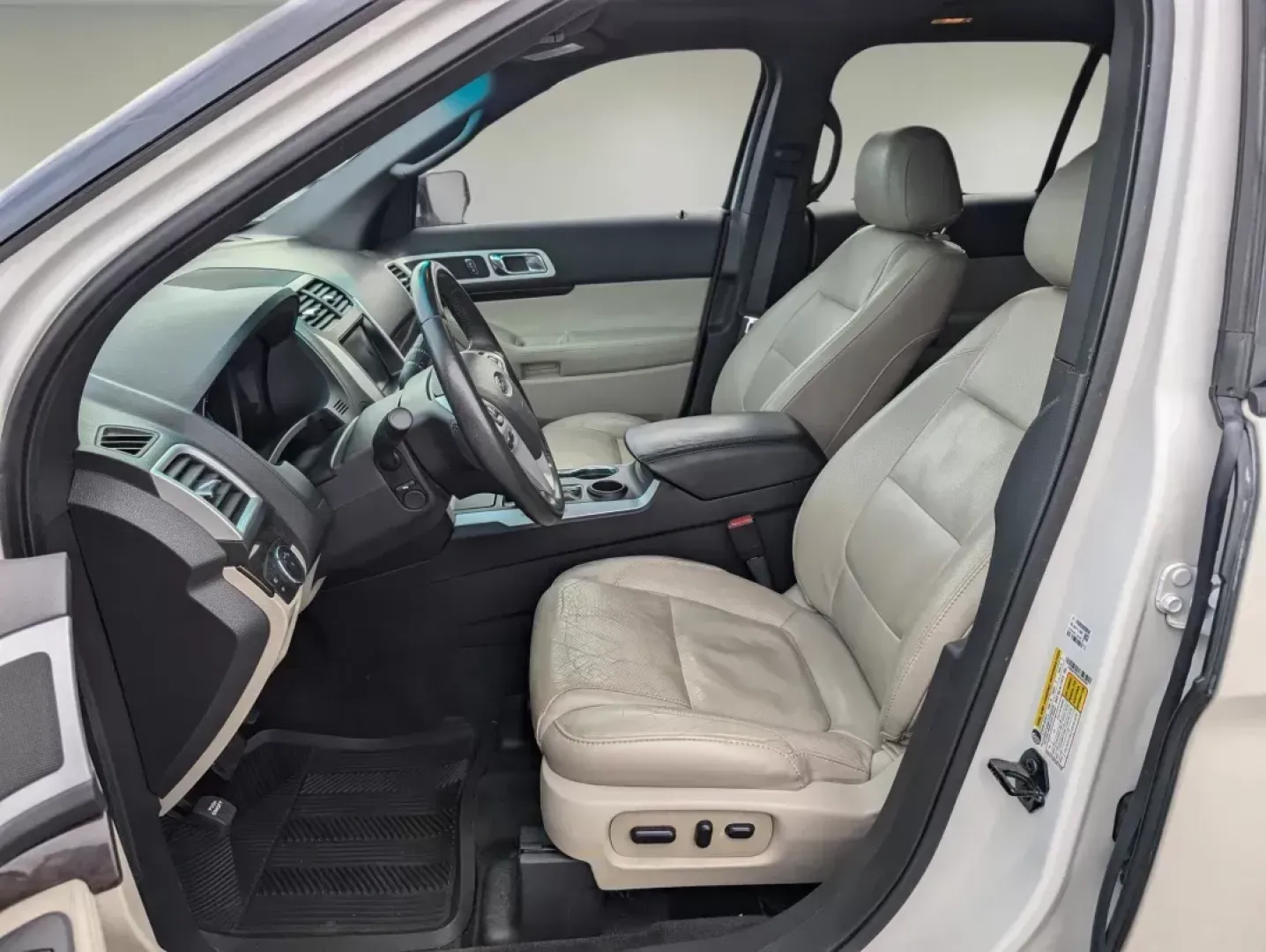 2015 Ford Explorer Limited (1FM5K7F83FG) with an Regular Unleaded V-6 3.5 L/213 engine, 6-Speed Automatic w/OD transmission, located at 7000 Northlake Connector, Columbus, GA, 31904, (706) 987-8085, 32.524975, -84.978134 - **Discover the Perfect Family Adventure Vehicle: 2015 Ford Explorer Limited at Gils Auto - Columbus #2**<br /> <br /> Are you searching for a vehicle that effortlessly blends style, versatility, and comfort? Look no further! The 2015 Ford Explorer Limited is the ultimate SUV that's perfect for growi - Photo#9