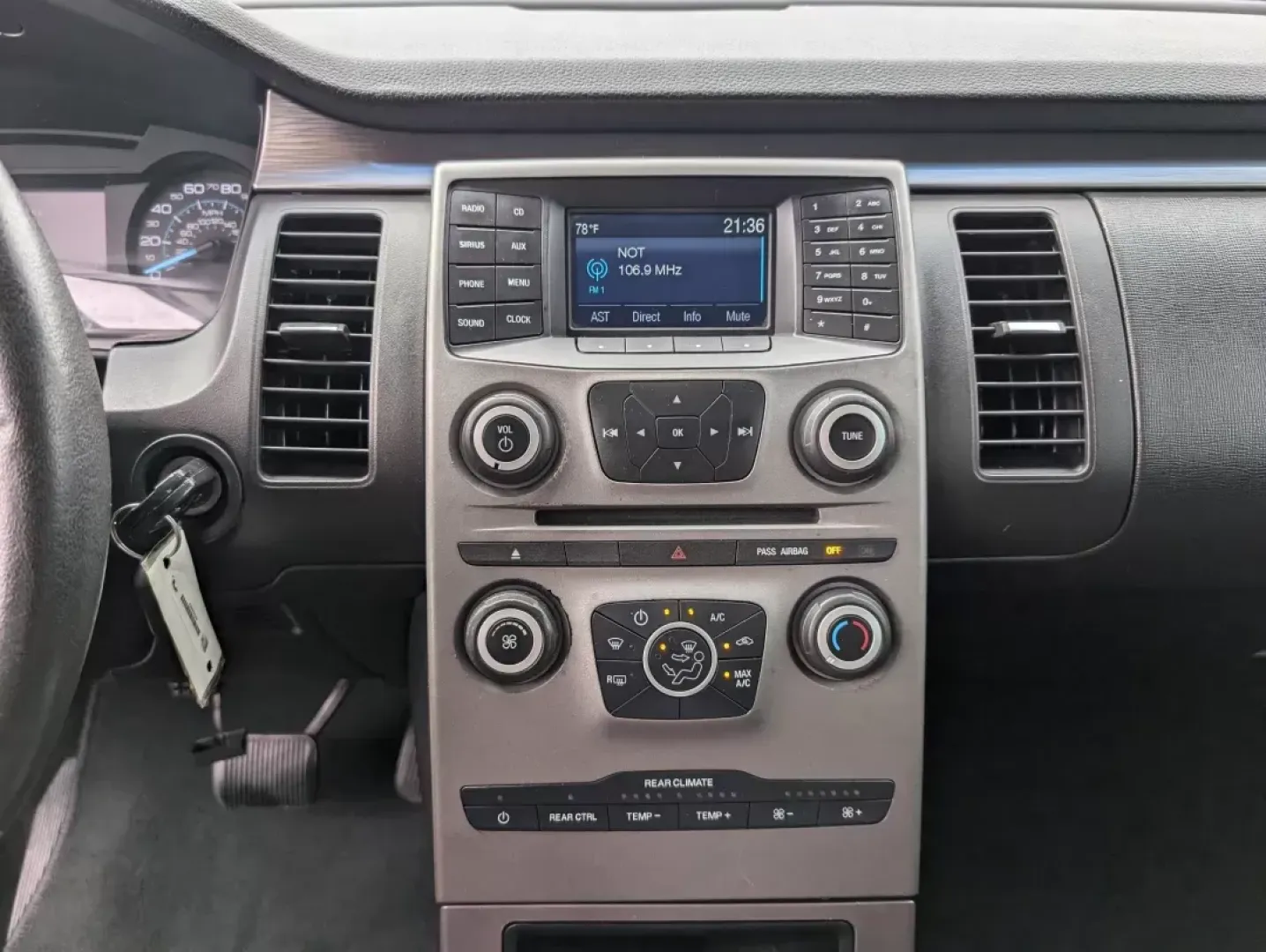 2015 Ford Flex SE (2FMGK5B87FB) with an Regular Unleaded V-6 3.5 L/213 engine, 6-Speed Automatic w/OD transmission, located at 3959 U.S. 80 W, Phenix City, AL, 36870, (334) 297-4885, 32.469296, -85.135185 - 2015 Ford Flex SE - Photo#15