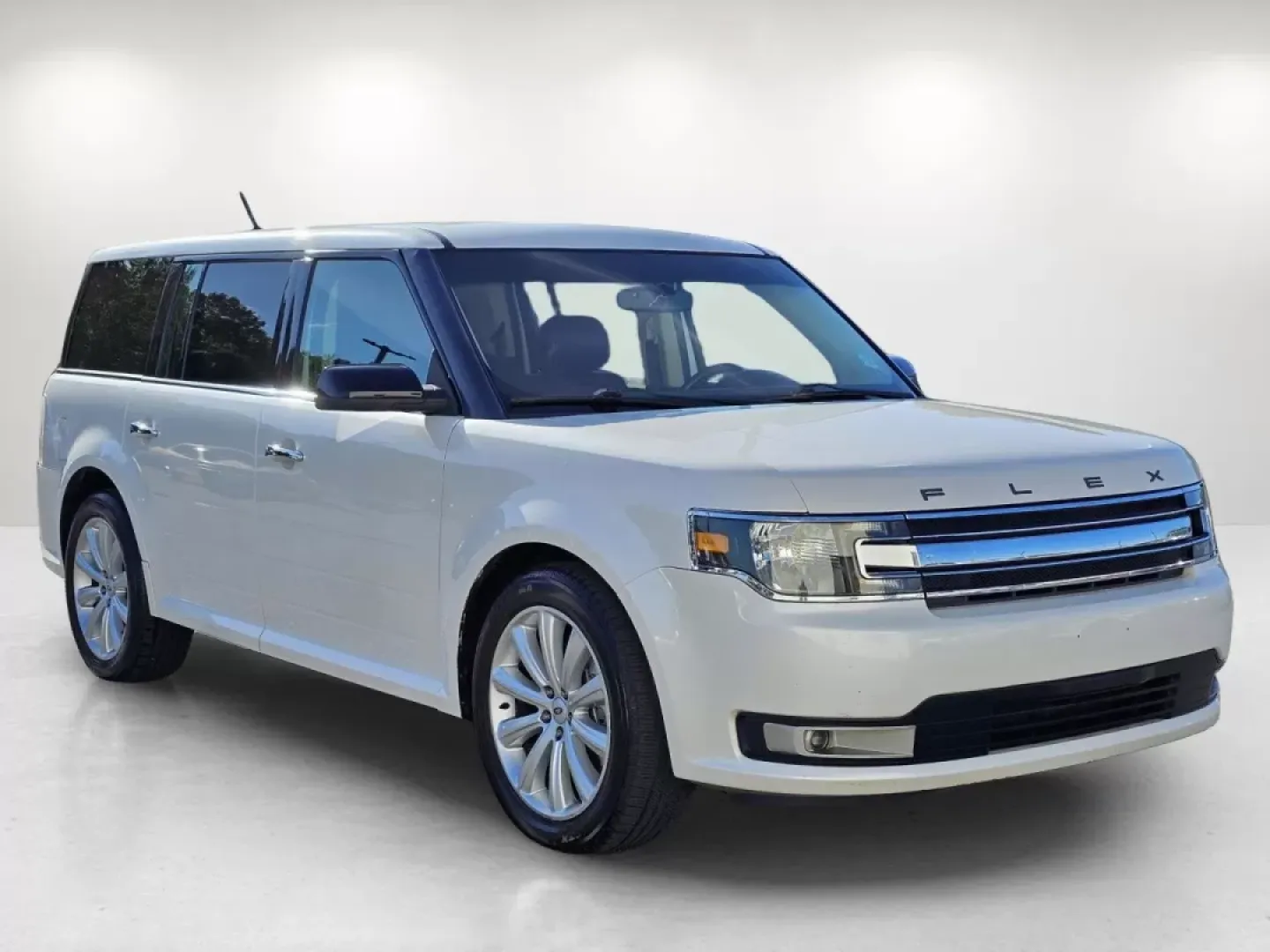 2015 Ford Flex SEL (2FMHK6C84FB) with an Other engine, located at 1430 Gateway Drive, Opelika, AL, 36801, (334) 239-0944, 32.637871, -85.409790 - **Discover Adventure with the 2015 Ford Flex SEL at Gils Auto!**<br /> <br /> Are you looking for a versatile vehicle that perfectly complements your active lifestyle? Whether you're a growing family, a weekend adventurer, or someone who simply enjoys the spaciousness of a well-designed crossover, t - Photo#2