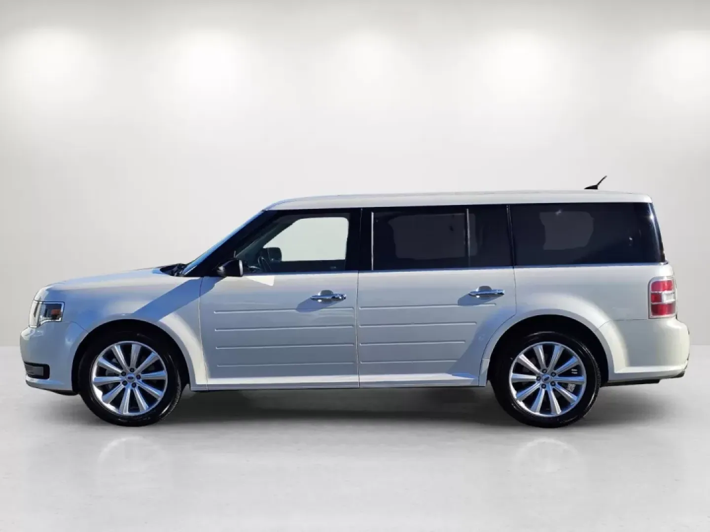 2015 Ford Flex SEL (2FMHK6C84FB) with an Other engine, located at 1430 Gateway Drive, Opelika, AL, 36801, (334) 239-0944, 32.637871, -85.409790 - **Discover Adventure with the 2015 Ford Flex SEL at Gils Auto!**<br /> <br /> Are you looking for a versatile vehicle that perfectly complements your active lifestyle? Whether you're a growing family, a weekend adventurer, or someone who simply enjoys the spaciousness of a well-designed crossover, t - Photo#7