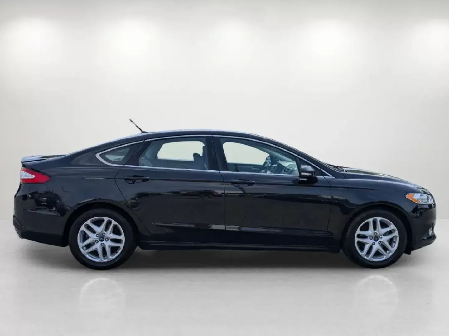 2015 Ford Fusion SE (3FA6P0HD0FR) with an Intercooled Turbo Regular Unleaded I-4 1.5 L/91 engine, located at 1430 Gateway Drive, Opelika, AL, 36801, (334) 239-0944, 32.637871, -85.409790 - 2015 Ford Fusion SE - Photo#5