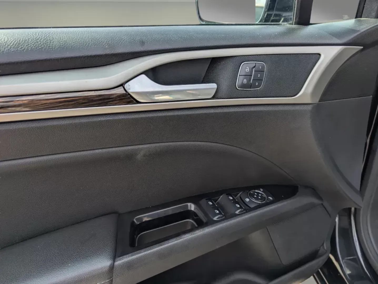 2015 Ford Fusion SE (3FA6P0HD0FR) with an Intercooled Turbo Regular Unleaded I-4 1.5 L/91 engine, located at 1430 Gateway Drive, Opelika, AL, 36801, (334) 239-0944, 32.637871, -85.409790 - 2015 Ford Fusion SE - Photo#8