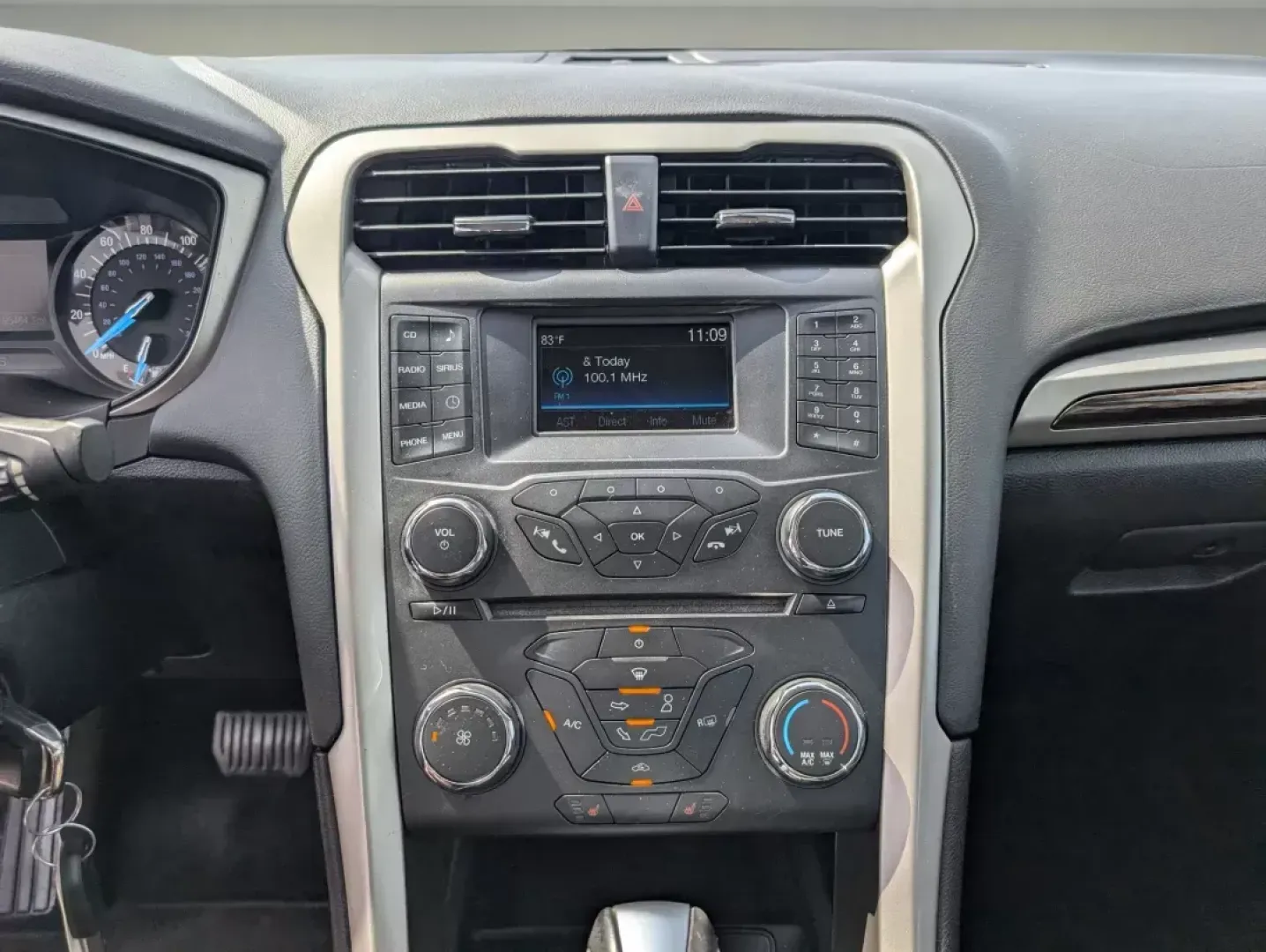 2015 Ford Fusion SE (3FA6P0HD0FR) with an Intercooled Turbo Regular Unleaded I-4 1.5 L/91 engine, located at 1430 Gateway Drive, Opelika, AL, 36801, (334) 239-0944, 32.637871, -85.409790 - 2015 Ford Fusion SE - Photo#14