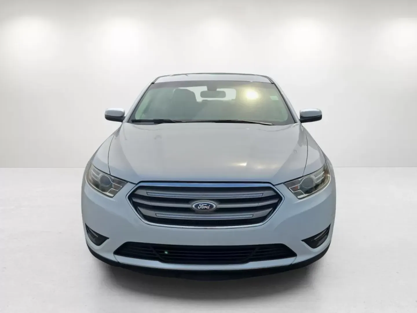 2015 Ford Taurus SEL (1FAHP2E87FG) with an Other engine, located at 3959 U.S. 80 W, Phenix City, AL, 36870, (334) 297-4885, 32.469296, -85.135185 - **Discover Your New Lifestyle with the 2015 Ford Taurus SEL at Gils Auto!**<br /> <br /> Are you on the hunt for a reliable vehicle that effortlessly blends style, comfort, and practicality? Look no further than the 2015 Ford Taurus SEL, available right here at Gils Auto in Phenix City, AL. Perfect - Photo#2